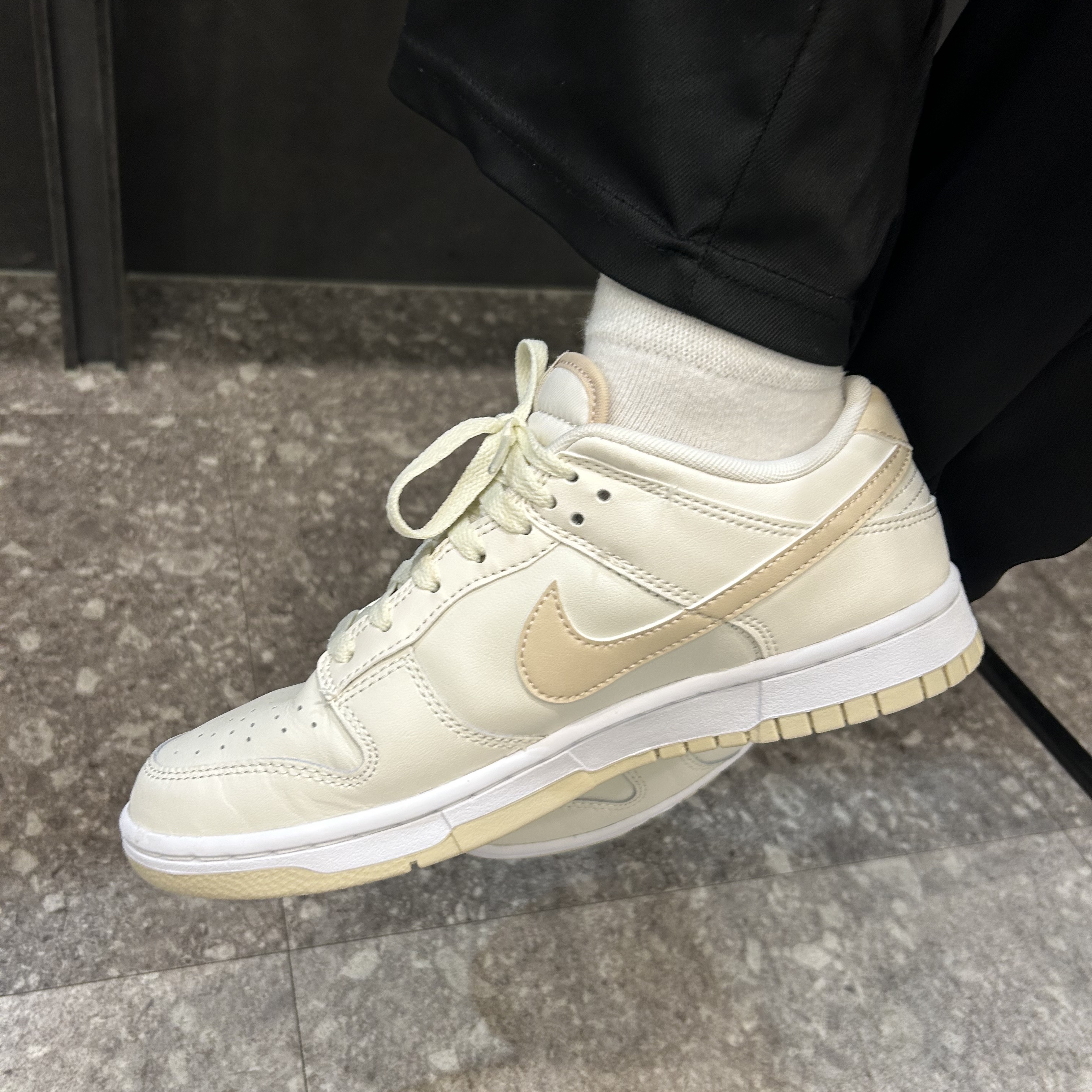 Nike Dunk Low Retro Phantom Sanddrift 착용 스타일