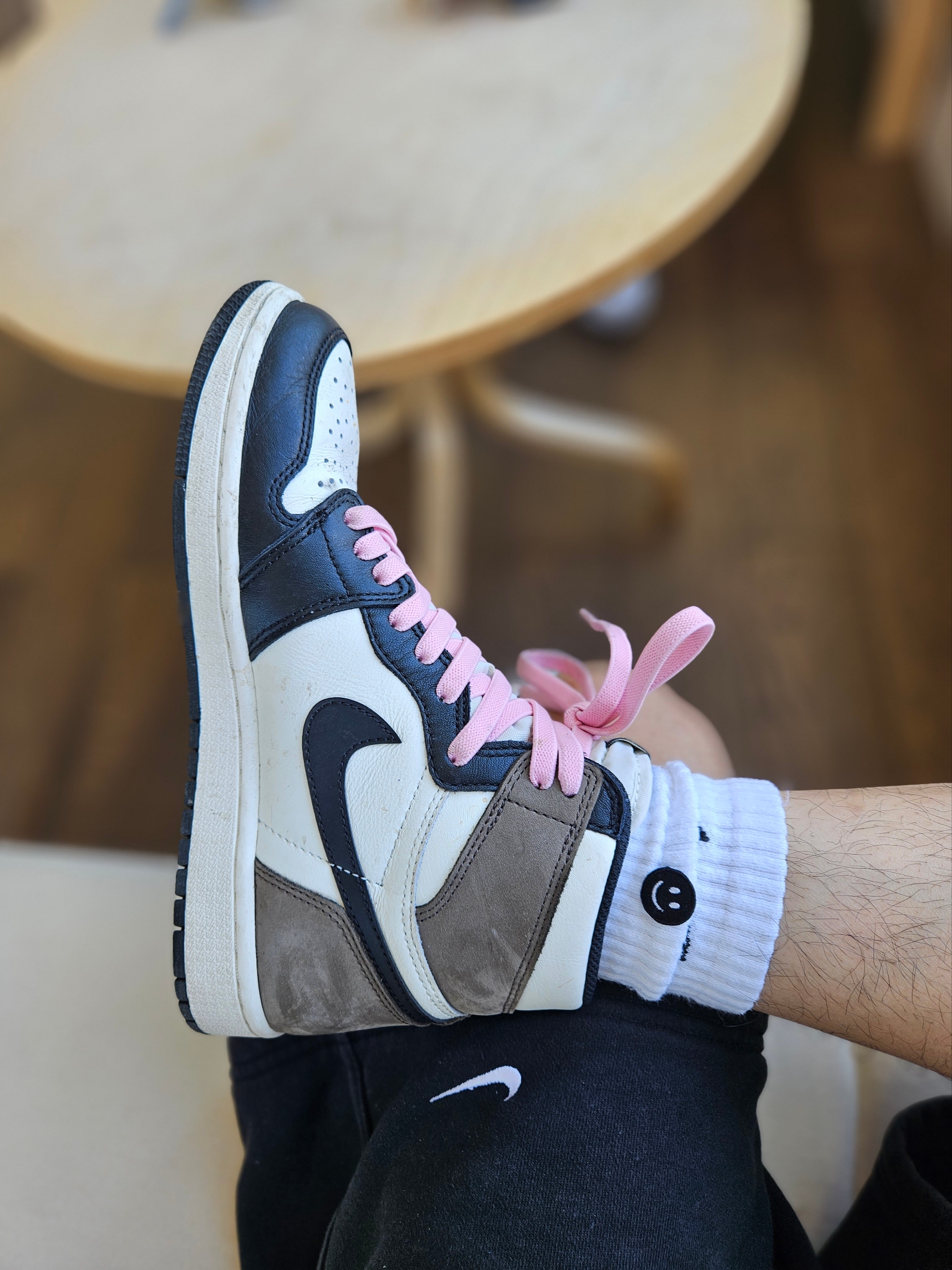 Jordan 1 Retro High OG Black Mocha 착용 스타일