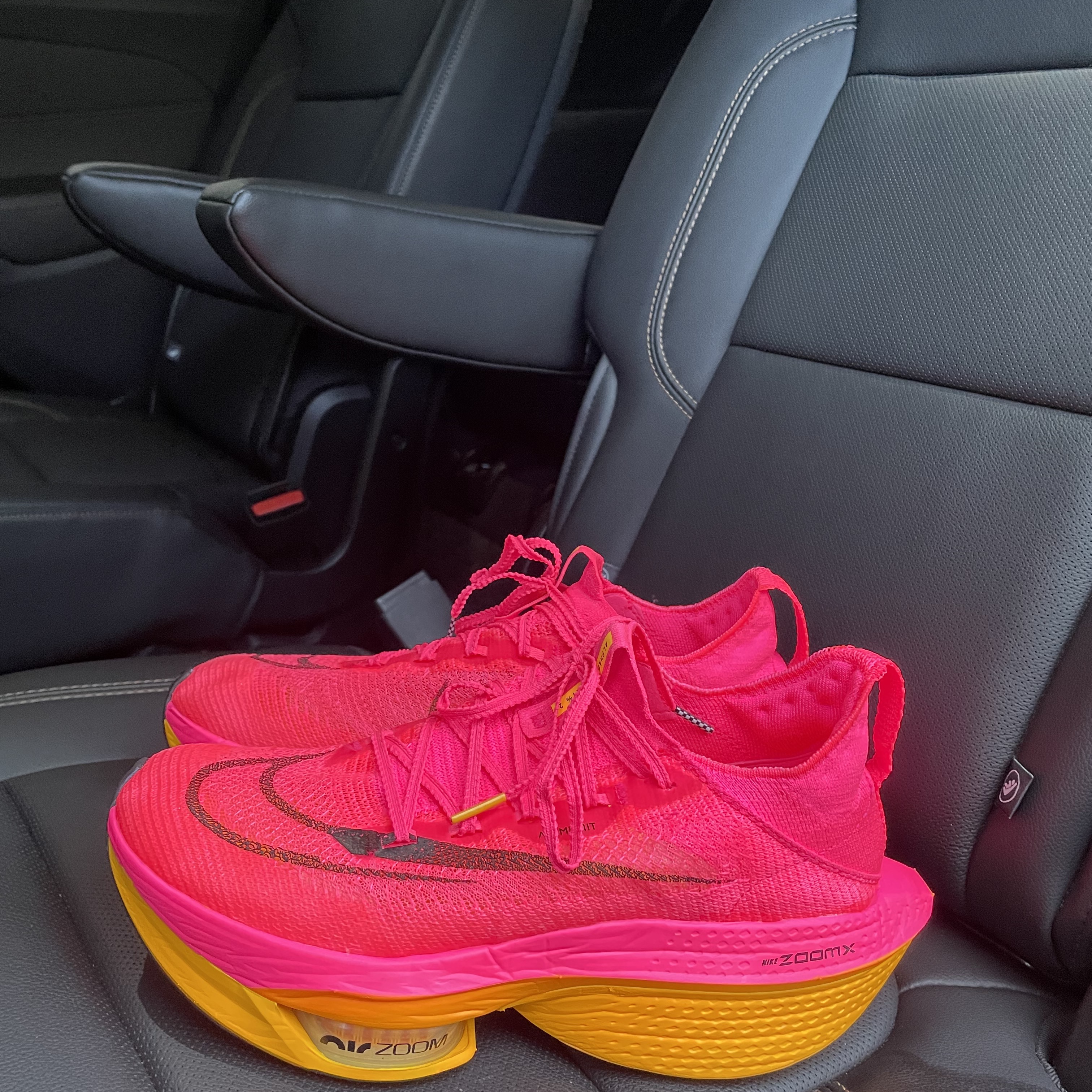 Nike Air Zoom Alphafly Next% 2 Hyper Pink 착용 스타일 - 2
