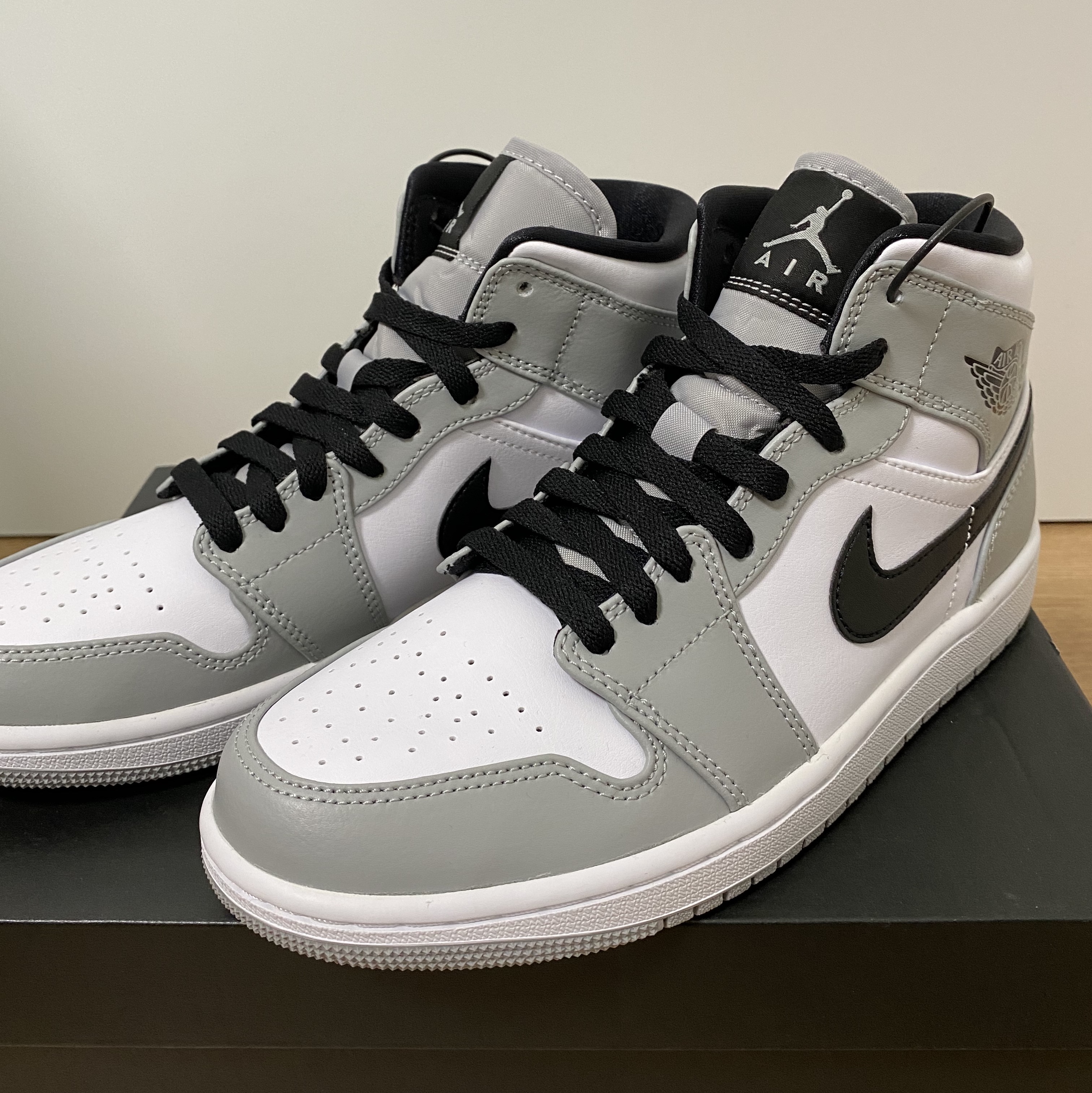 Jordan 1 Mid Light Smoke Grey 착용 스타일