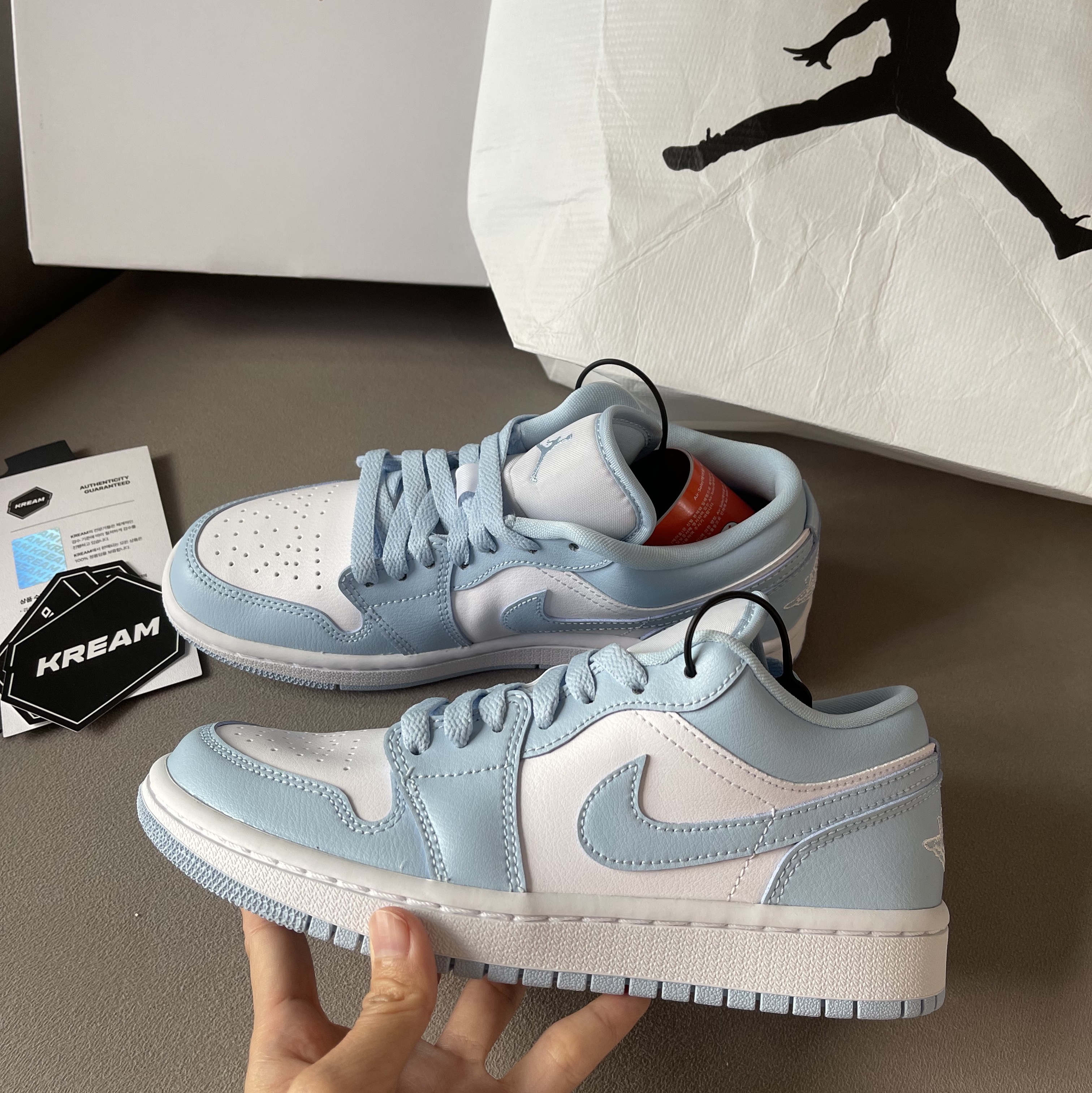 (W) Jordan 1 Low White Ice Blue 착용 스타일 - 1