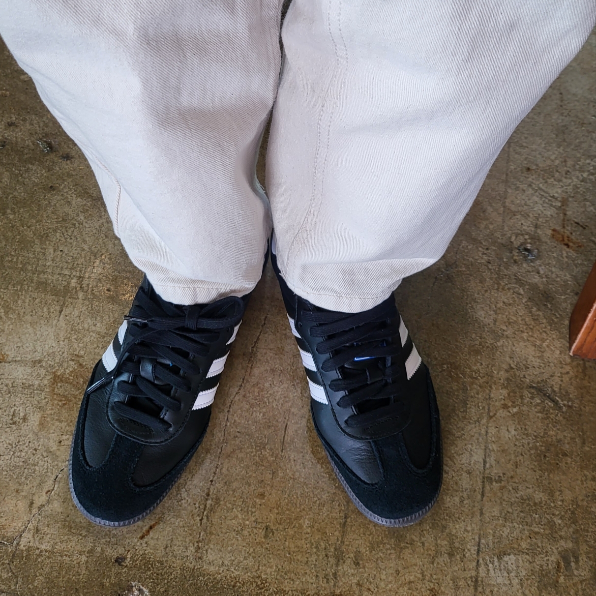 Adidas Samba OG Black White Gum 착용 스타일