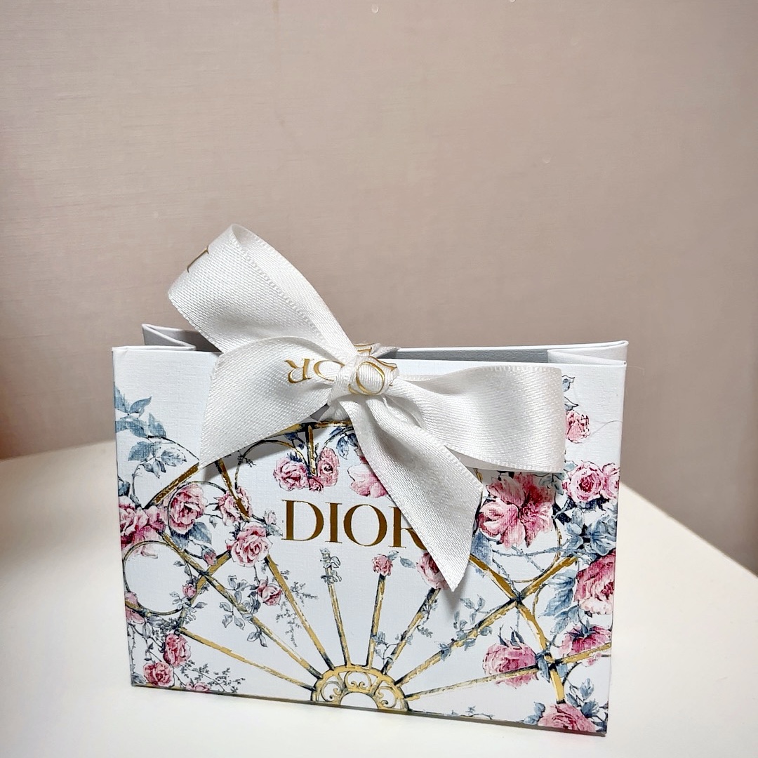 Dior Creme Abricot Nail Cream 10g 착용 스타일
