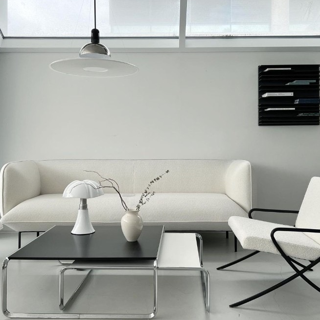 Tecta K1B Oblique Couch Table Black, Tecta K1B Oblique Couch Table Pure White 착용 스타일