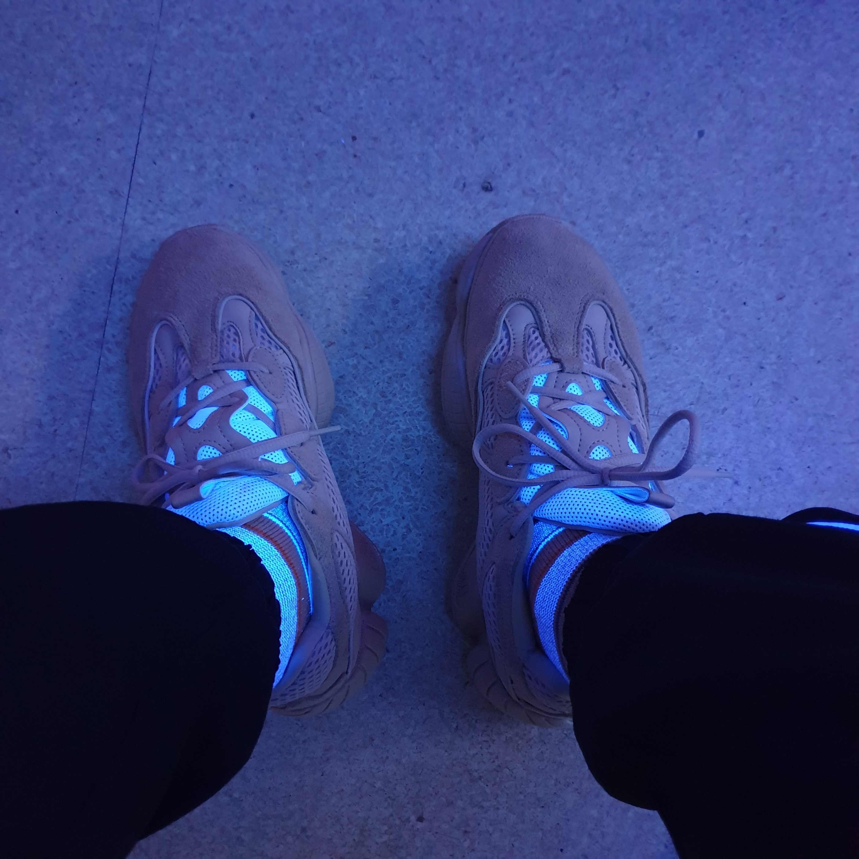 Adidas Yeezy 500 Blush 2022 착용 스타일