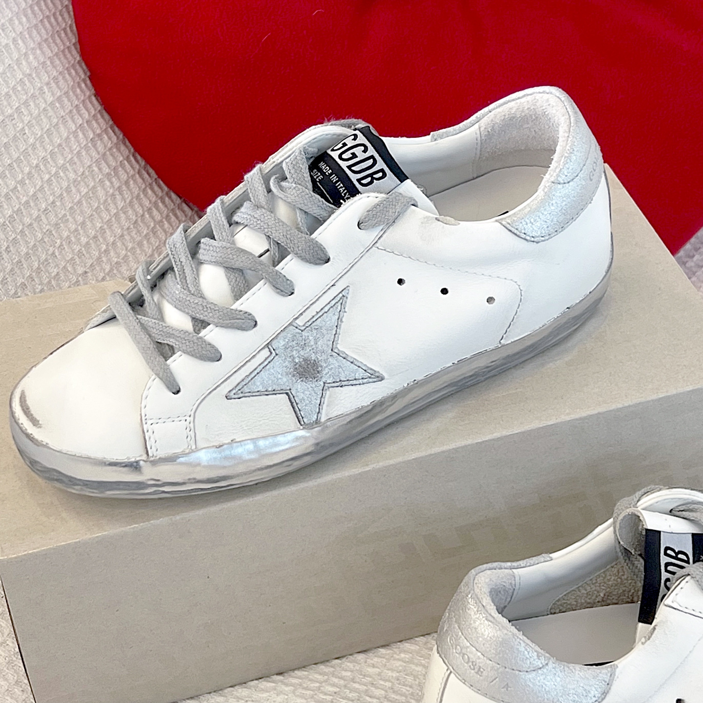 (W) Golden Goose Superstar White Silver Heel Tab Sneakers 착용 스타일 - 2