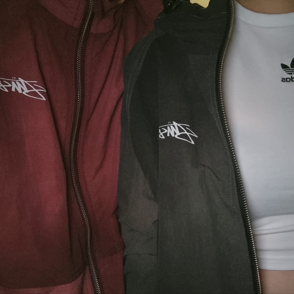 Stussy Wave Dye Beach Shell Jacket Black, Stussy Wave Dye Beach Shell Jacket Maroon 착용 스타일