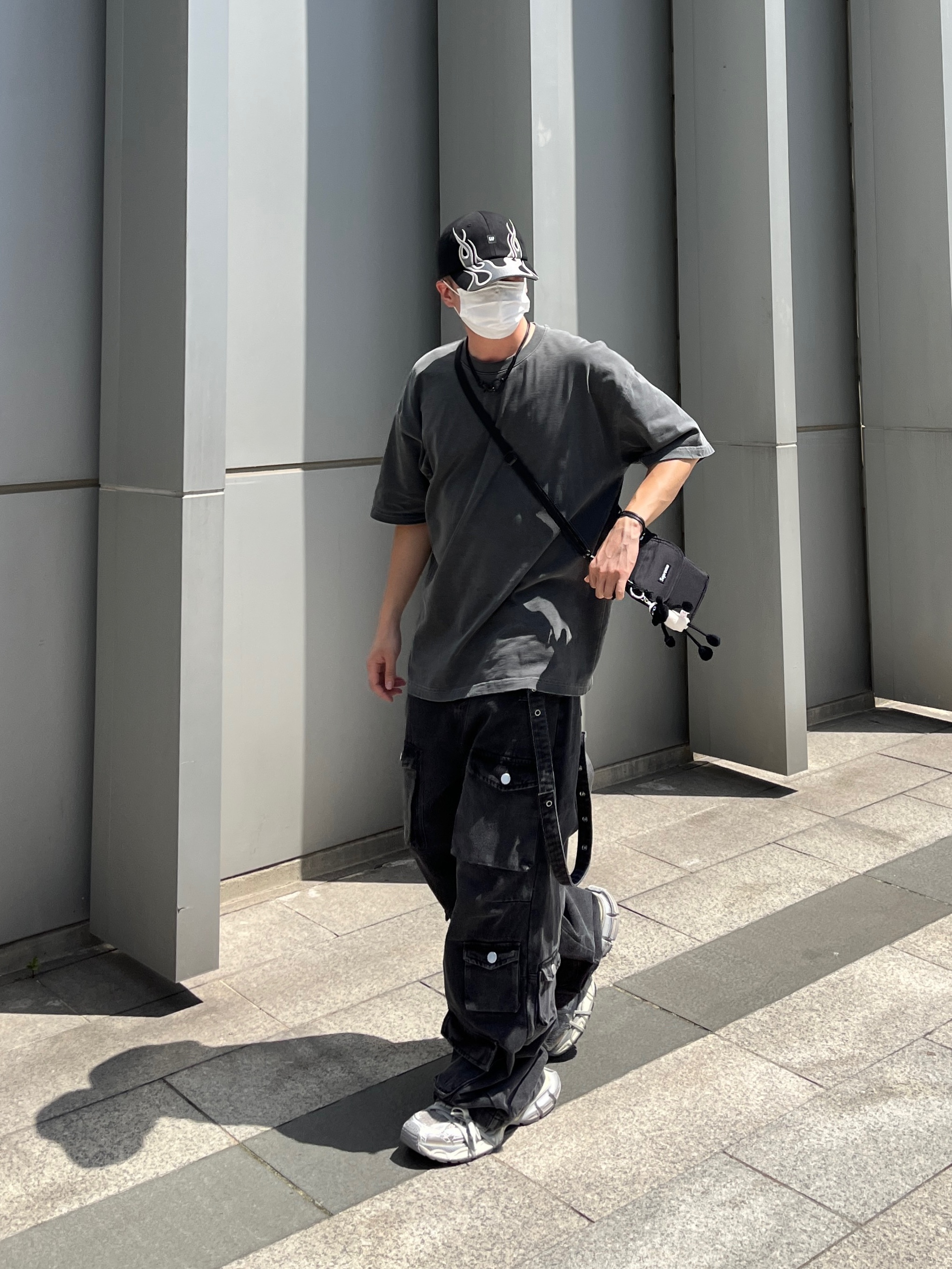 Yeezy Gap Engineered By Balenciaga Flame Cap Black, Balenciaga 3XL Sneakers Light Beige 착용 스타일 - 3
