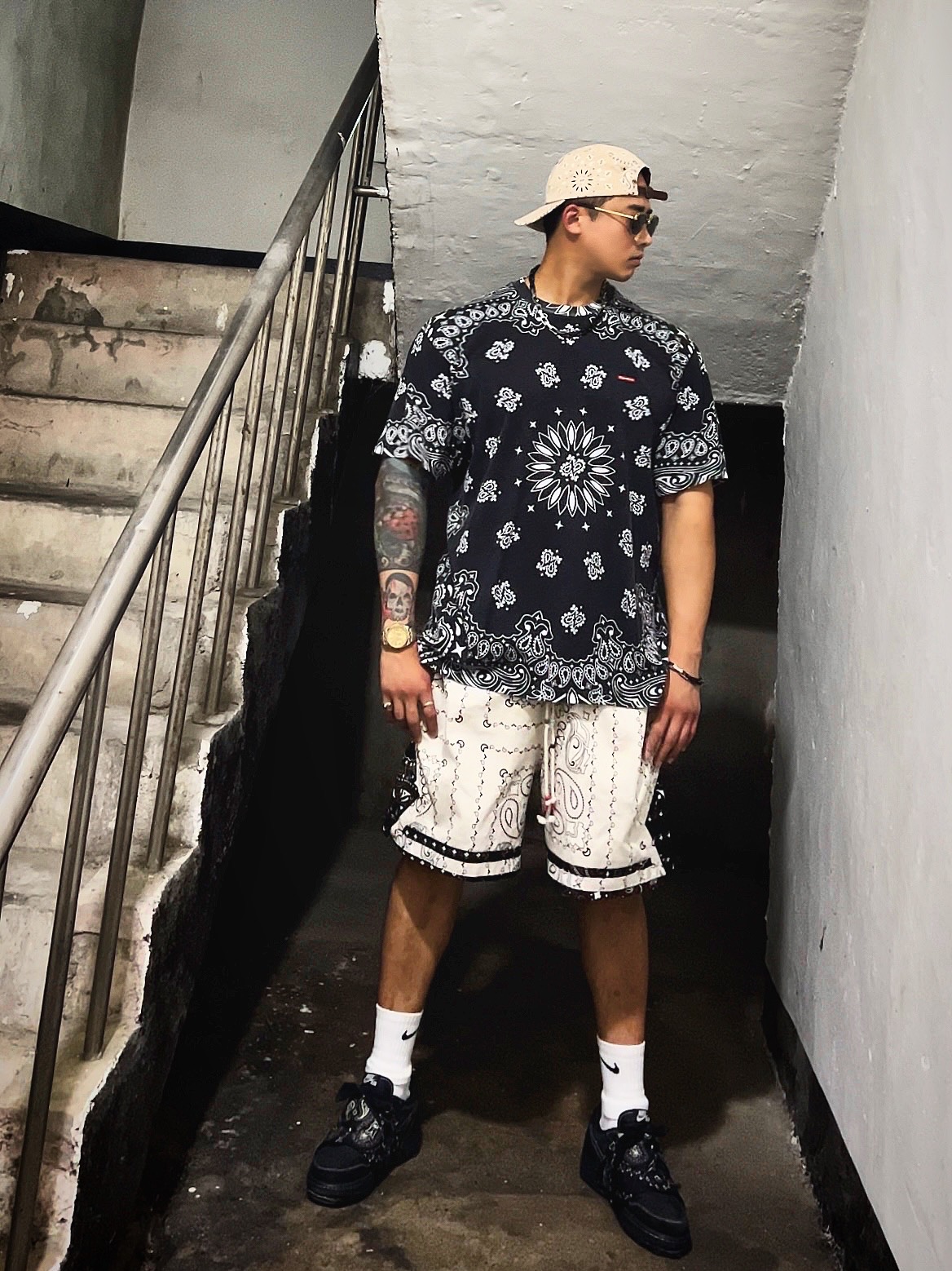 Supreme Bandana Camp Cap Tan - 21SS, Jordan x Travis Scott Shorts Light Iron Ore - US/EU 착용 스타일 - 1