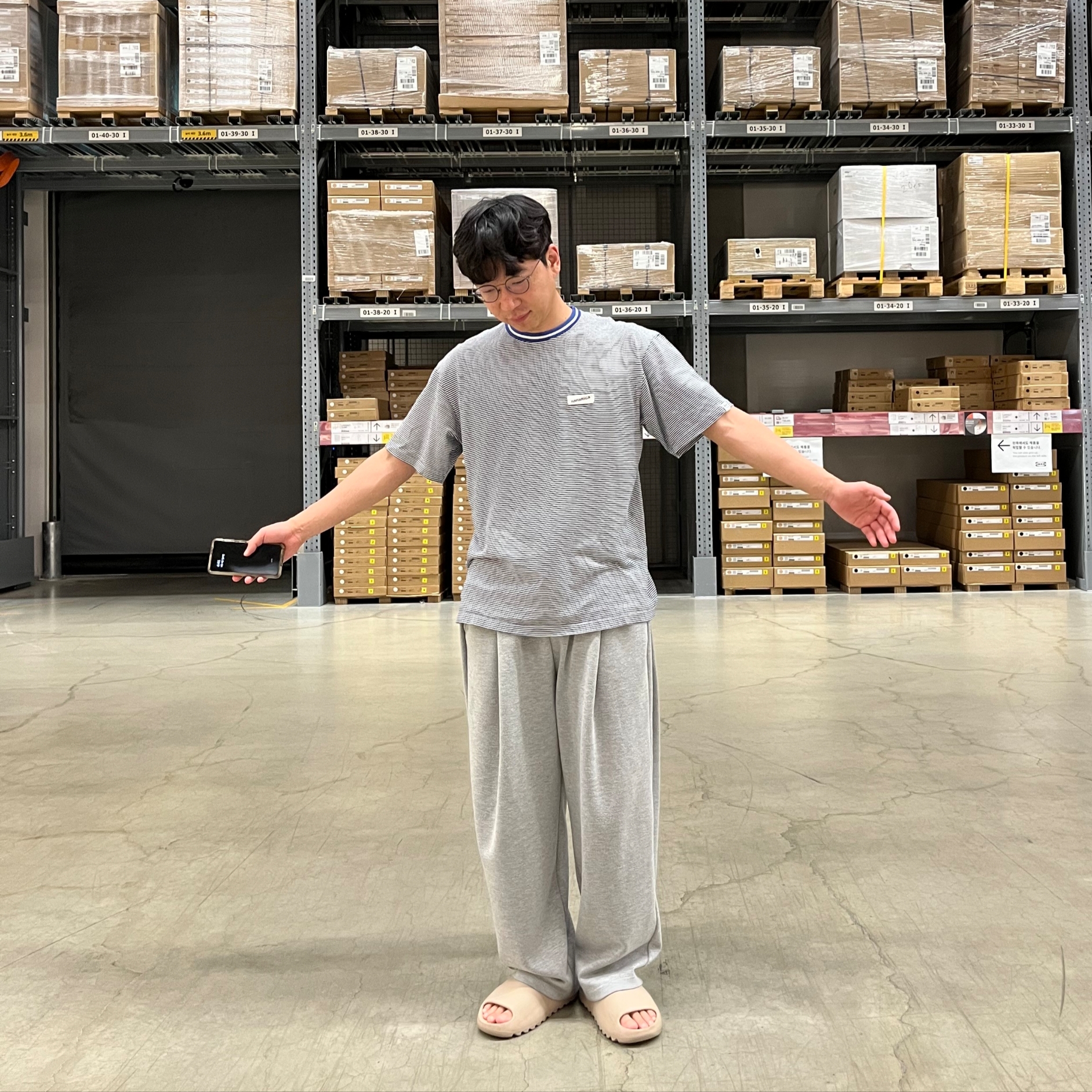 Adidas Yeezy Slide Pure 착용 스타일 - 1