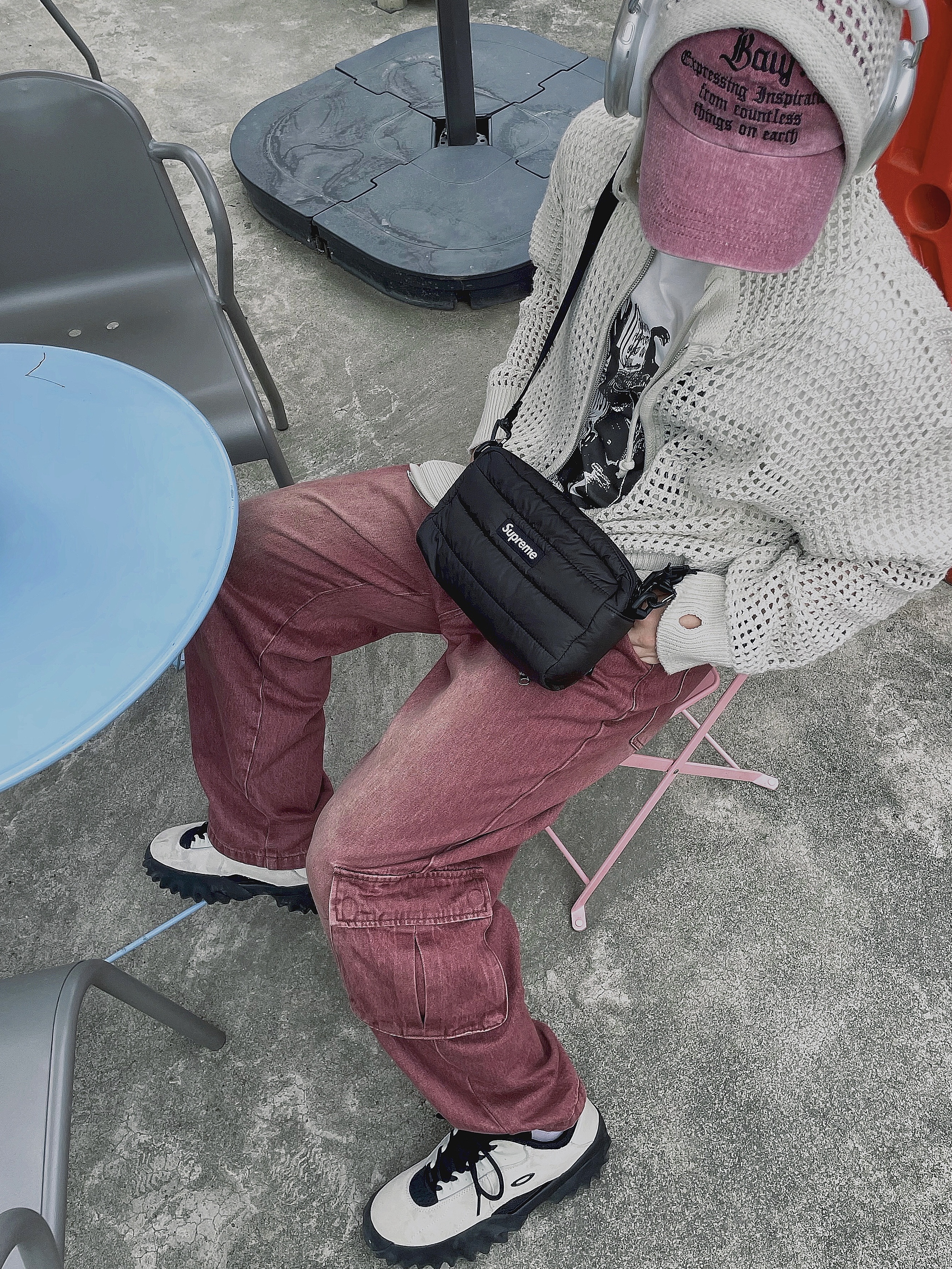 Supreme Puffer Side Bag Black - 22FW, Oakley Factory Team x Brain Dead Chop Saw Ivory Black 착용 스타일 - 3