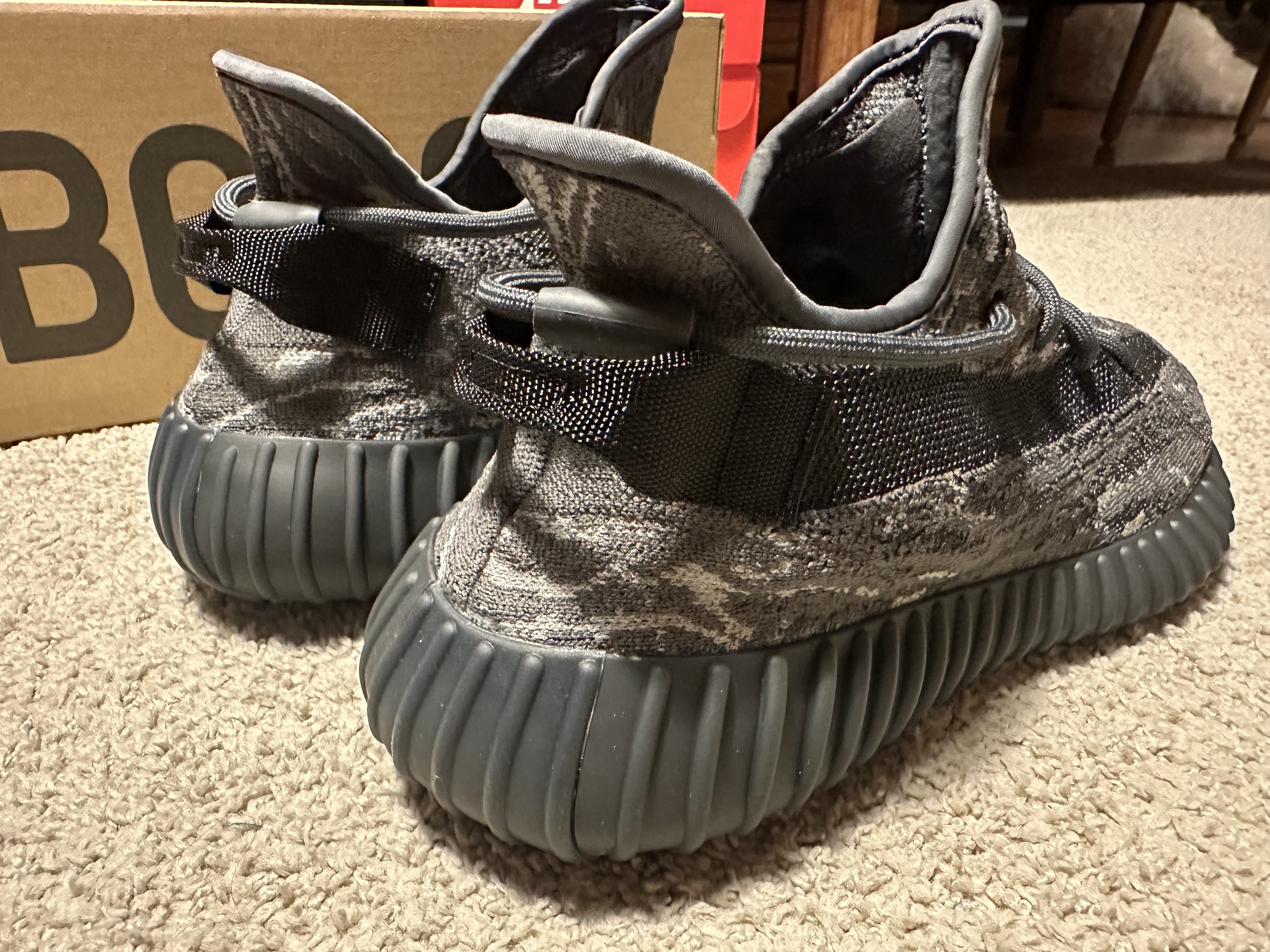 Adidas Yeezy Boost 350 V2 MX Dark Salt 착용 스타일 - 3