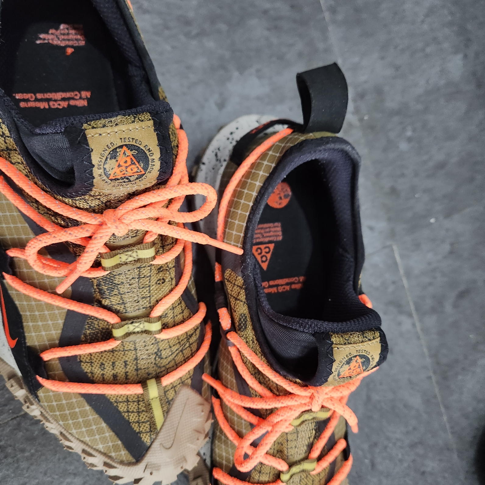Nike ACG Mountain Fly Low Gore-Tex SE Hazel Rush 착용 스타일