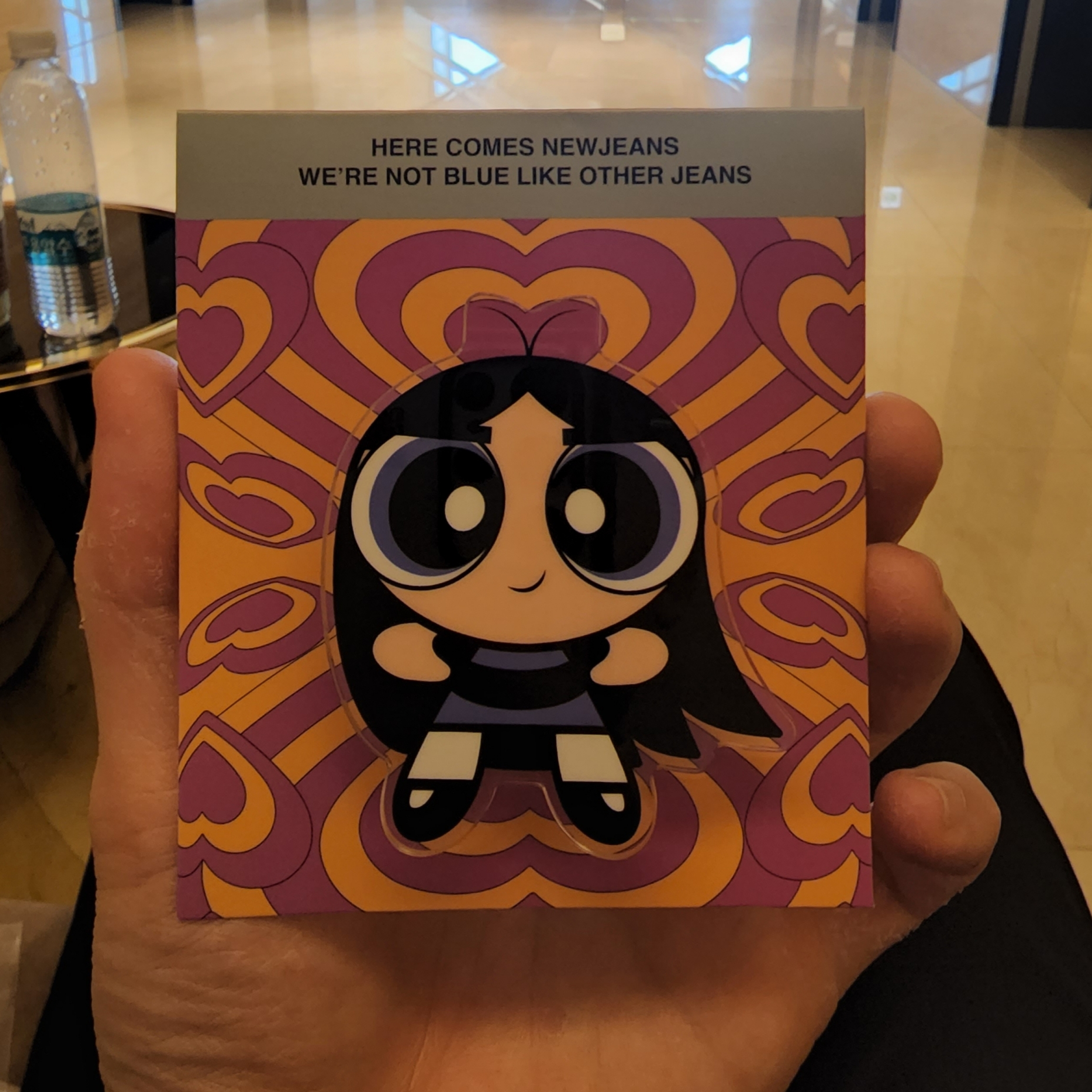 NewJeans x The Powerpuff Girls Acrylic Smarttok Minji 착용 스타일