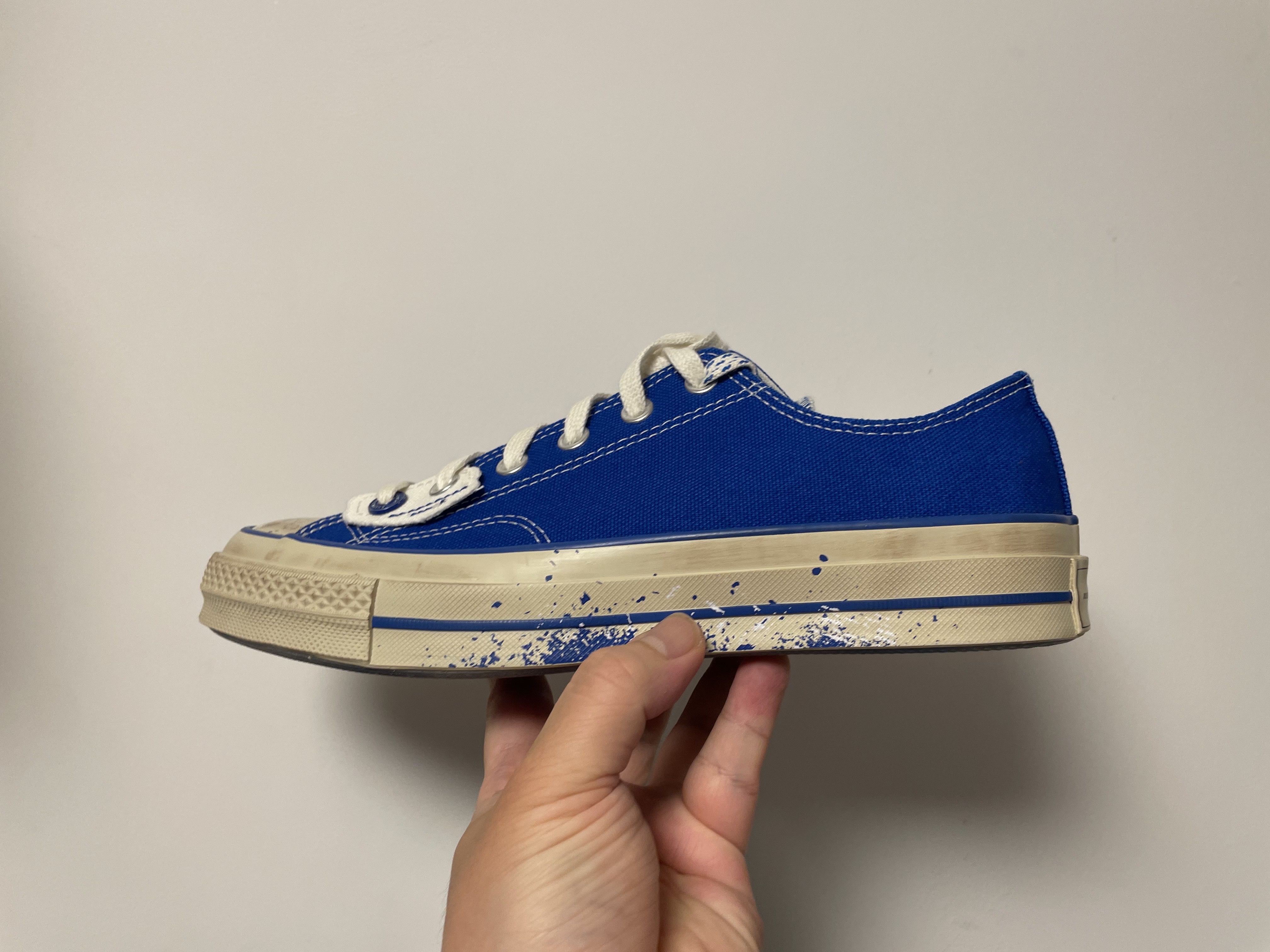 Converse x Ader Error Chuck 70 Ox Imperial Blue 착용 스타일 - 1