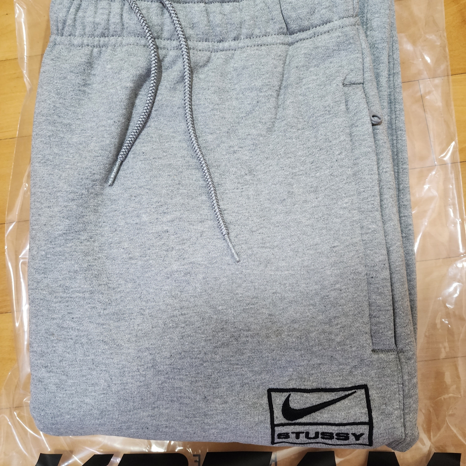 Nike x Stussy NRG Fleece Pants Dark Grey Heather (DO9340-063) 착용 스타일