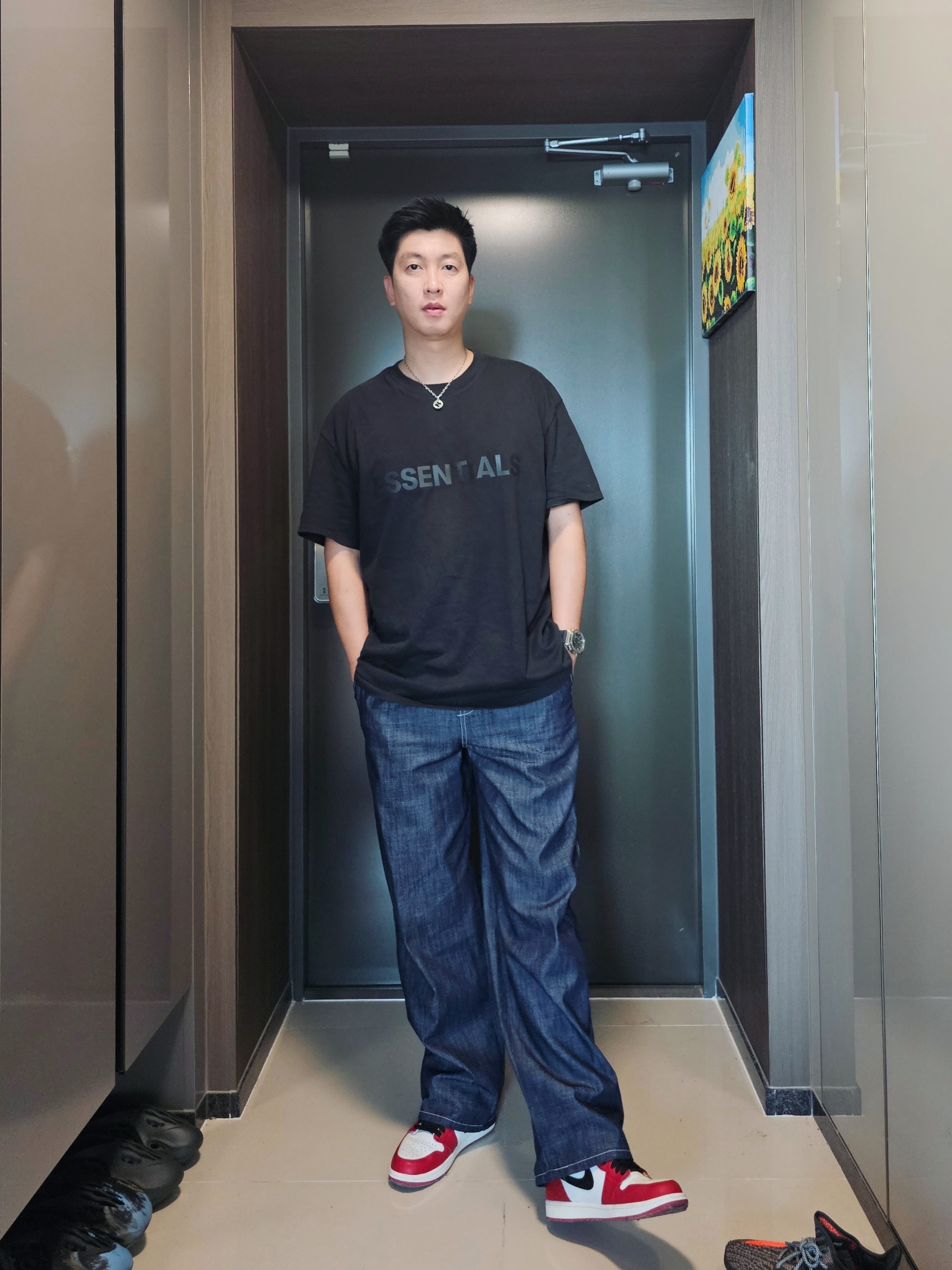 Jordan 1 Retro High OG Chicago 2022, Essentials 3D Silicon Applique Boxy T-Shirt Dark Slate/Black 2020 착용 스타일