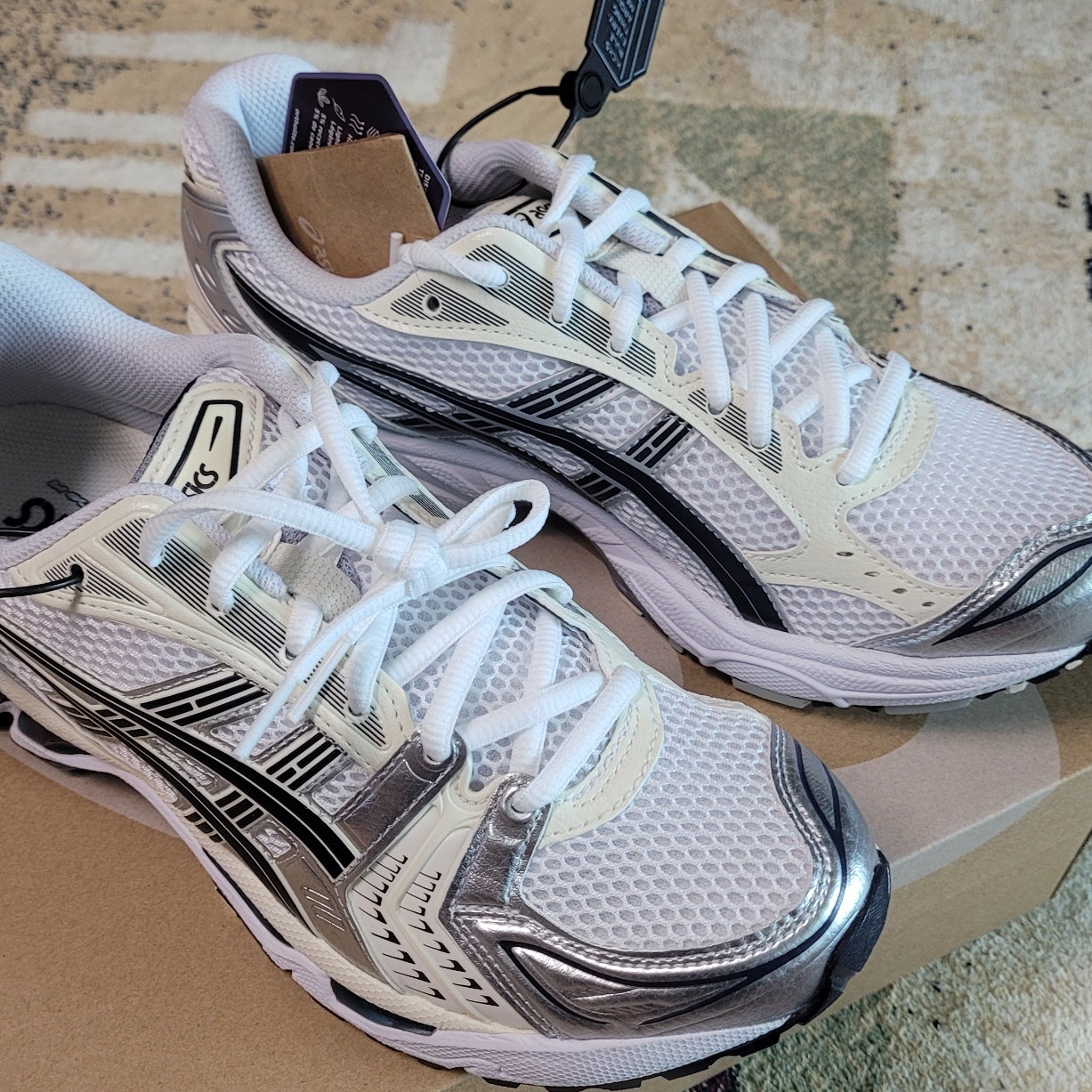 (W) Asics Gel-Kayano 14 White Midnight 착용 스타일