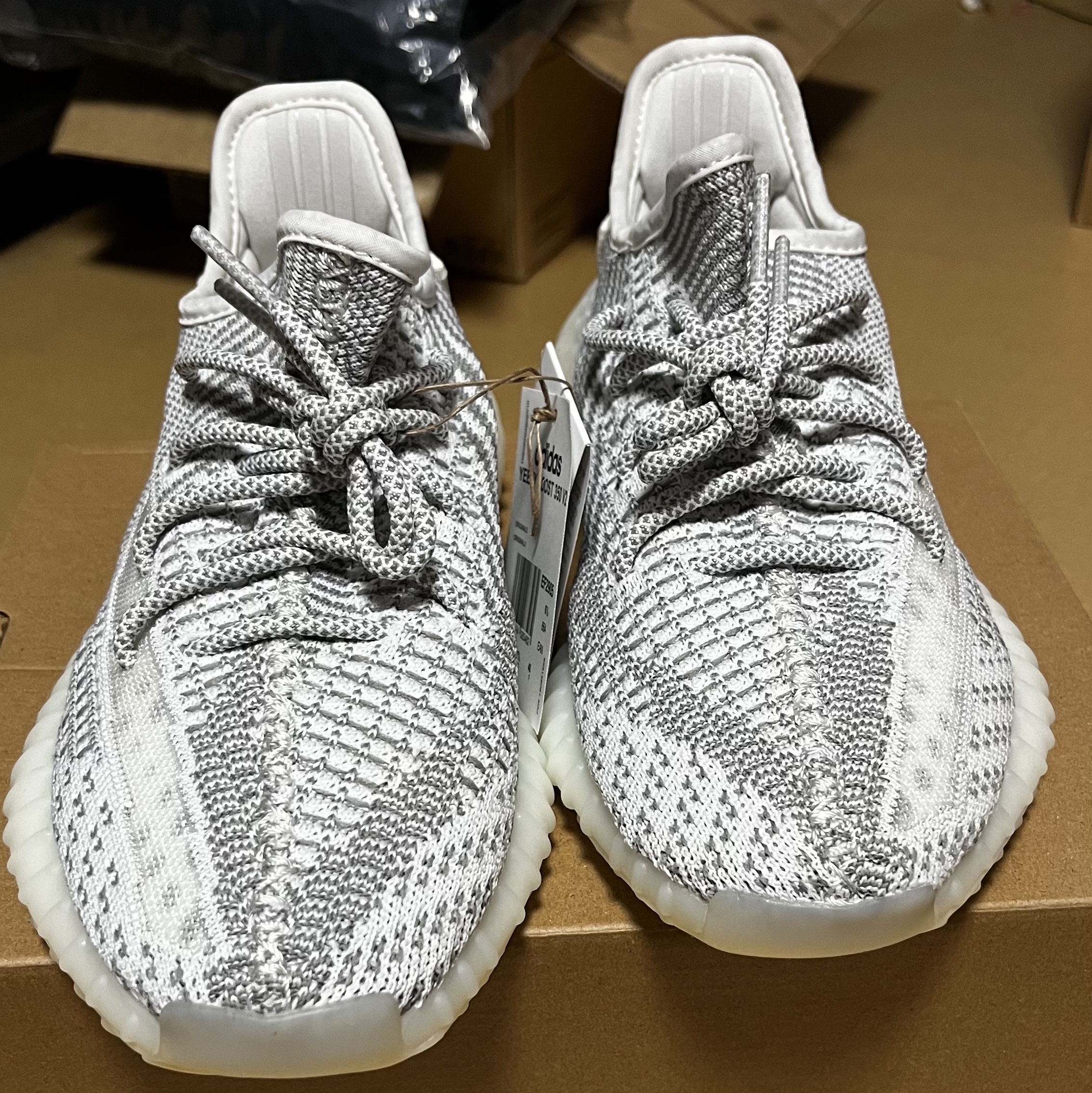 Adidas Yeezy Boost 350 V2 Static 2023 착용 스타일 - 2