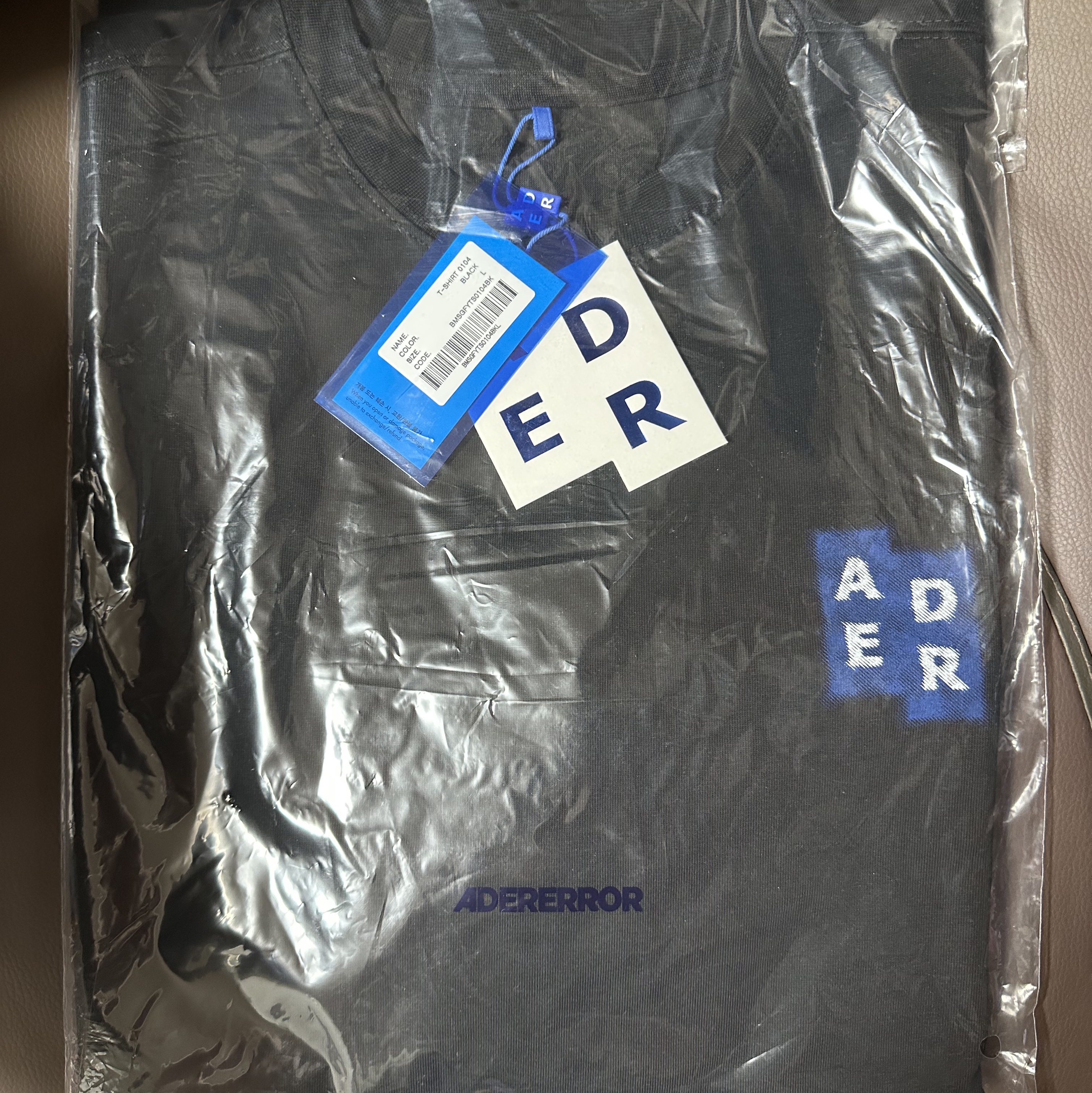 Ader Error Sig; TRS/BL Tag T-Shirt 04 Black 착용 스타일 - 1