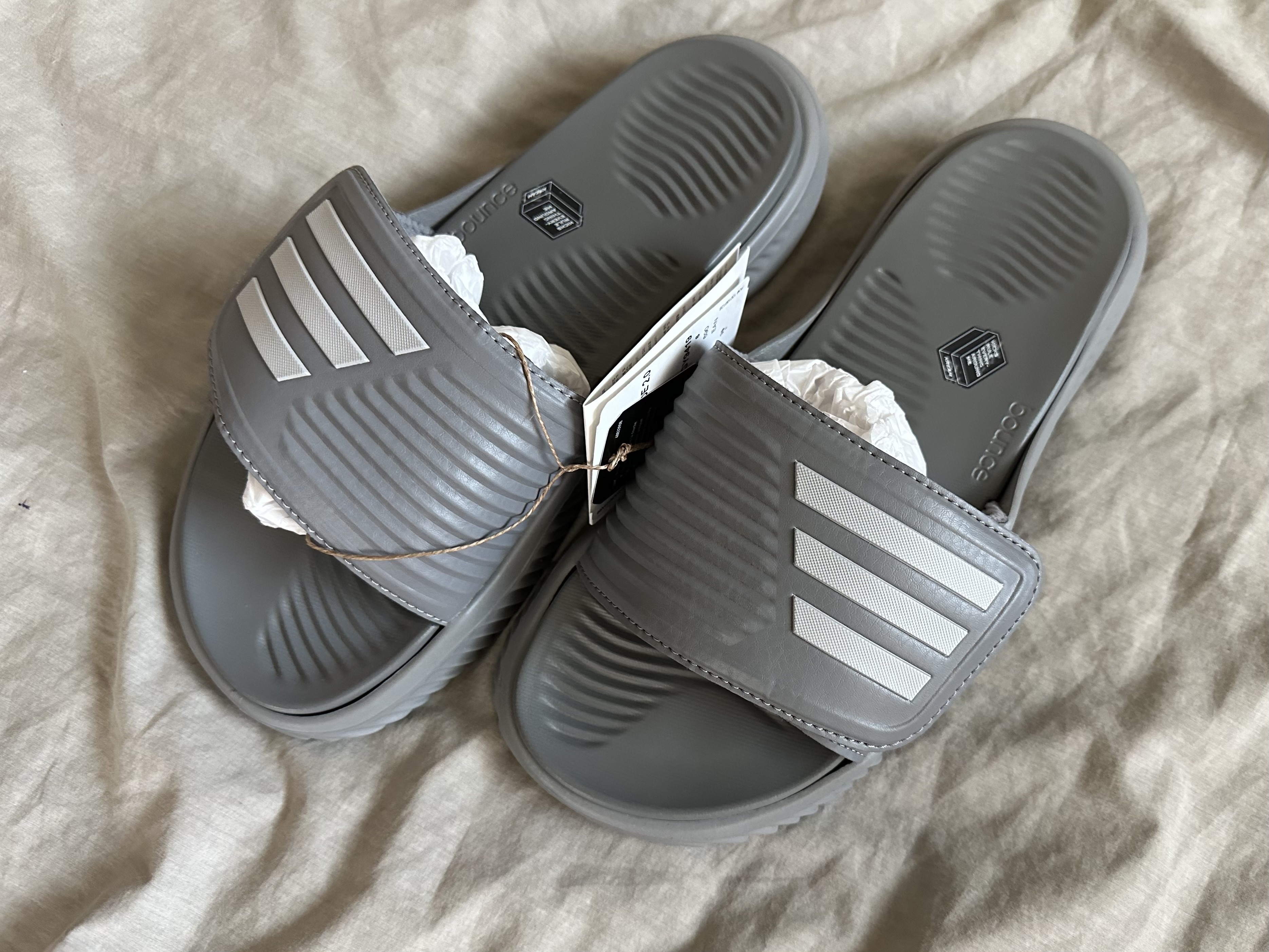 Adidas Alphabounce Slide Grey Three 착용 스타일