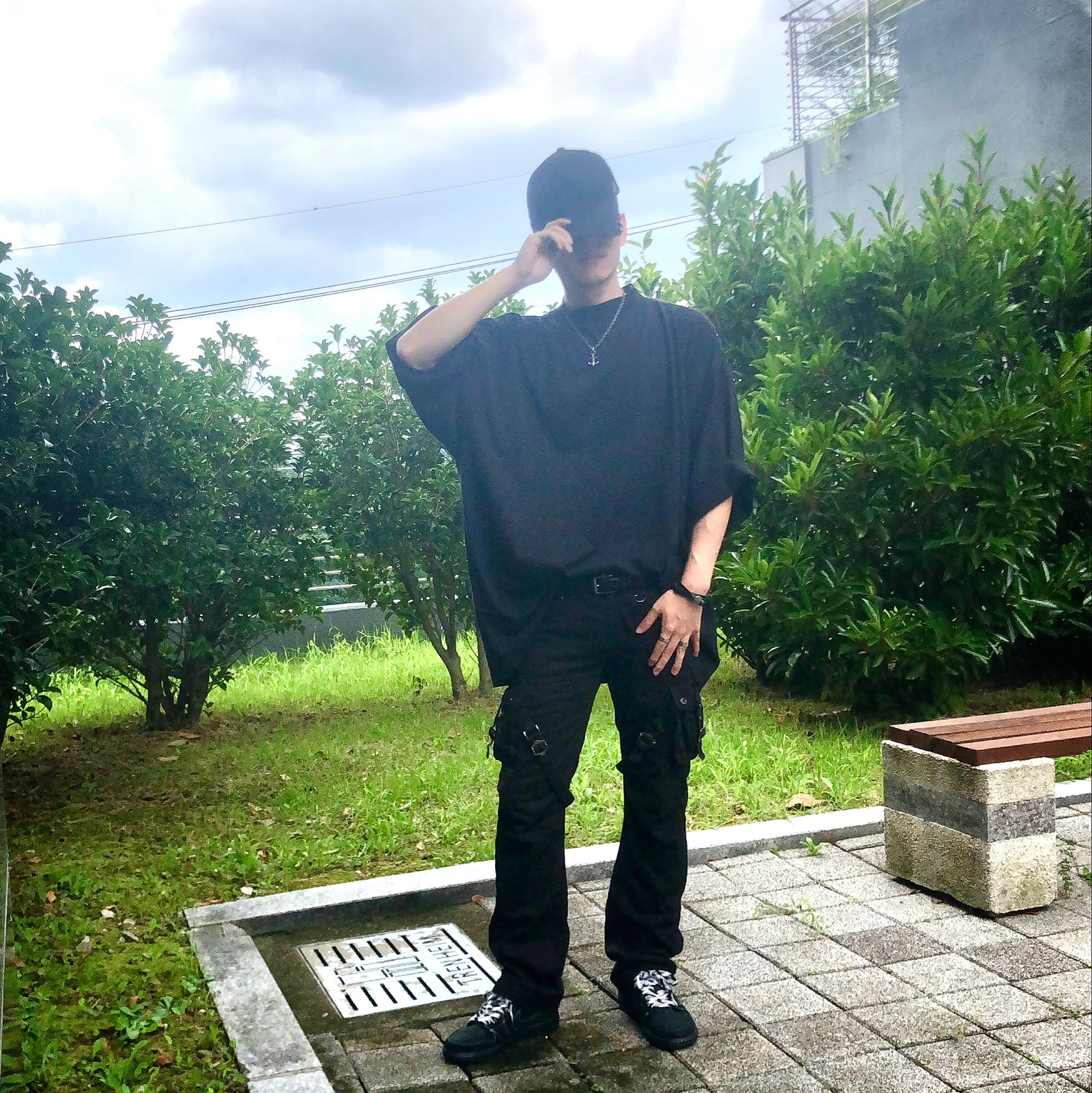 Yeezy Gap Engineered By Balenciaga Dove 3/4 Sleeve T-Shirt Black, Jordan 1 x Travis Scott Retro Low OG SP Black Phantom 착용 스타일 - 2