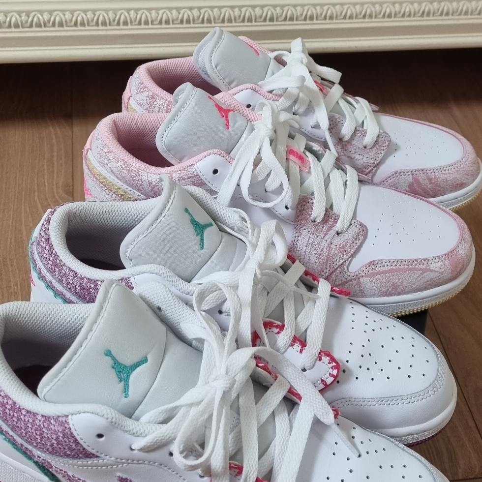(GS) Jordan 1 Low SE White Light Bordeuax, (GS) Jordan 1 Low SE Pale Vanilla 착용 스타일 - 3