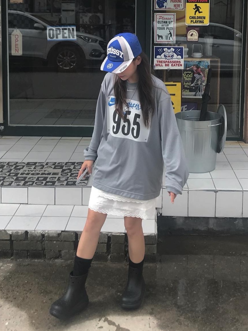 Stussy Souvenir Low Pro Strapback Cap Blue, Nike x Cactus Plant Flea Market L/S Jersey Grey - Asia 착용 스타일 - 1