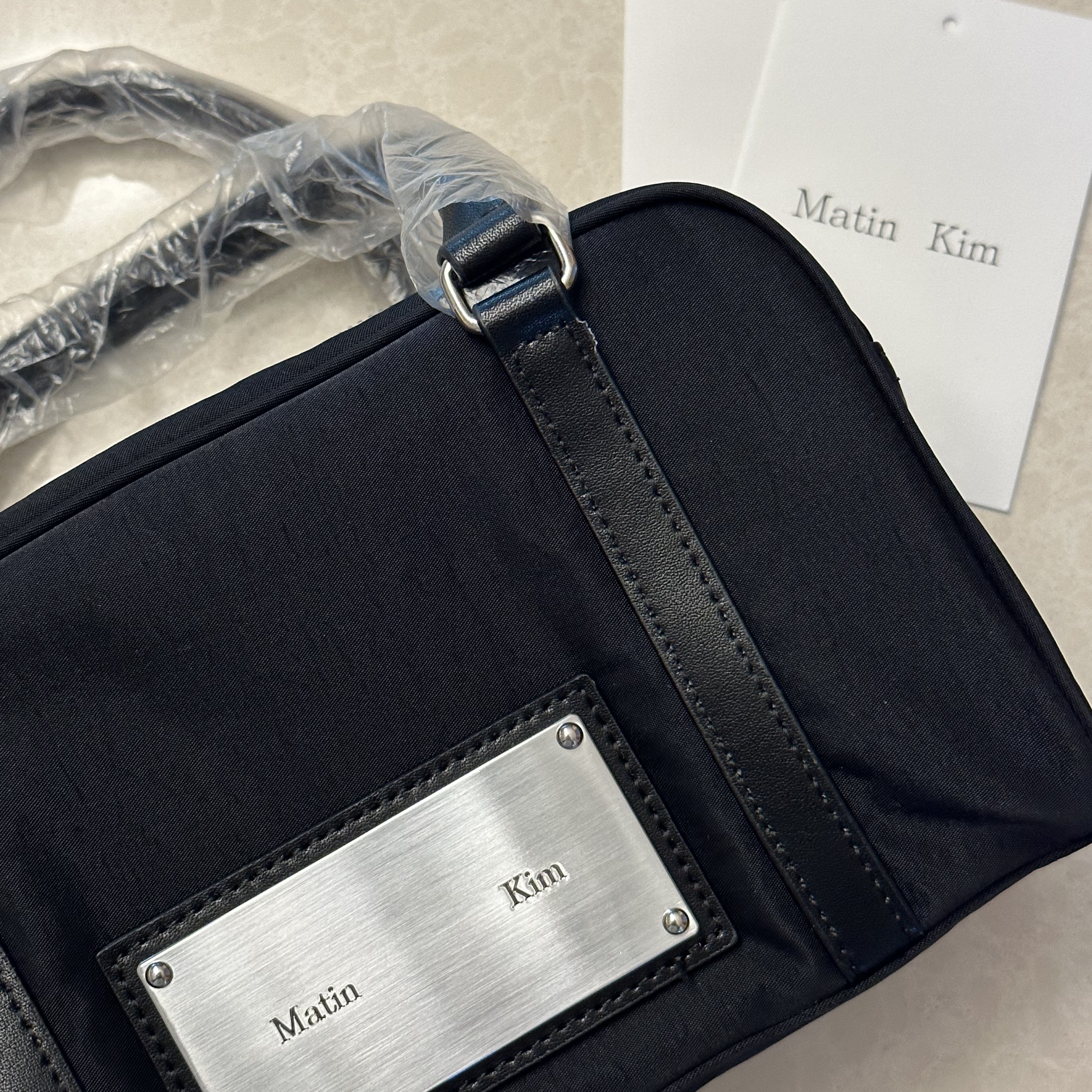 Matin Kim Baby Sporty Tote Bag Black 착용 스타일