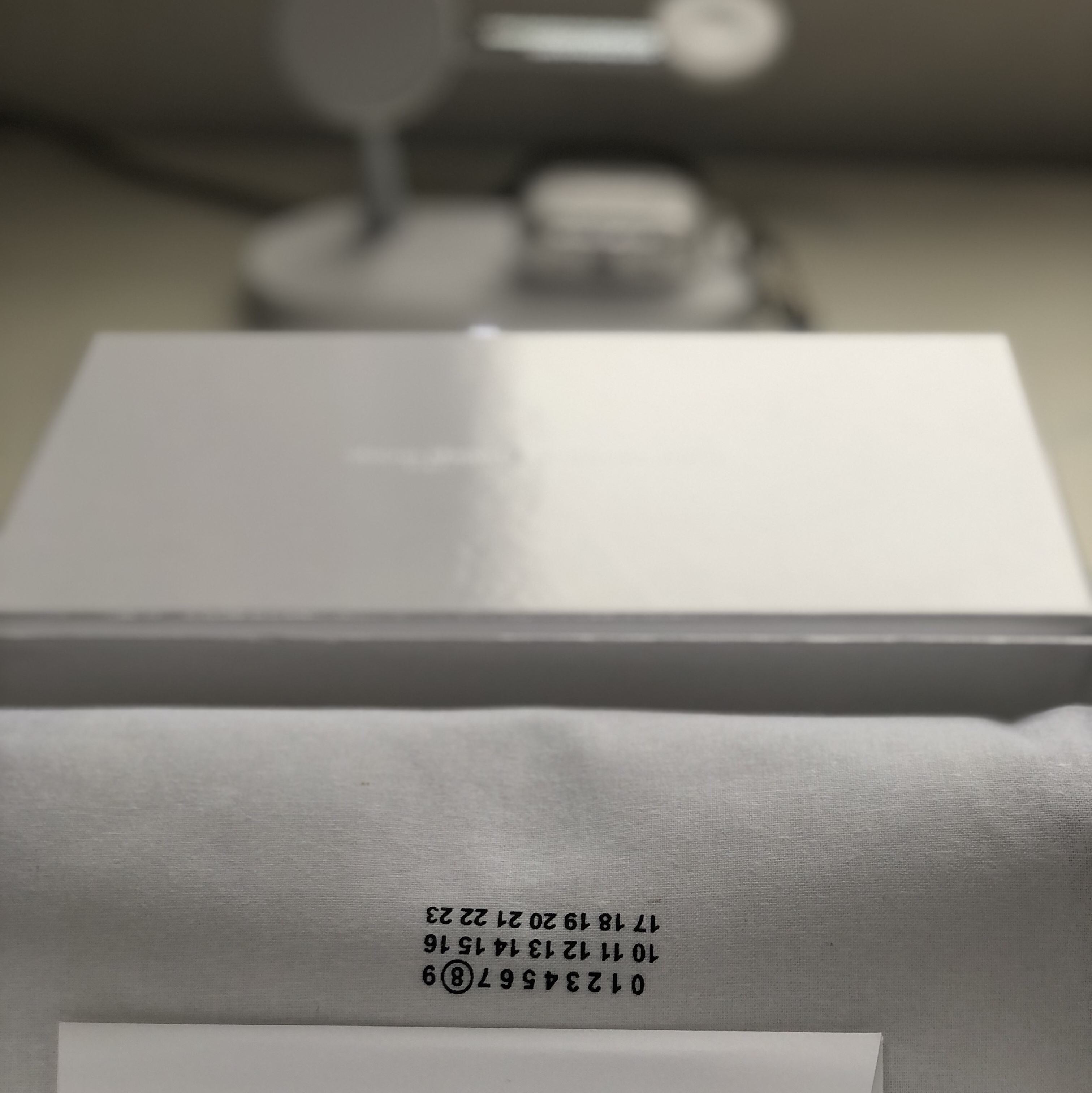 Gentle Monster x Maison Margiela MM004 Black Black 착용 스타일 - 3