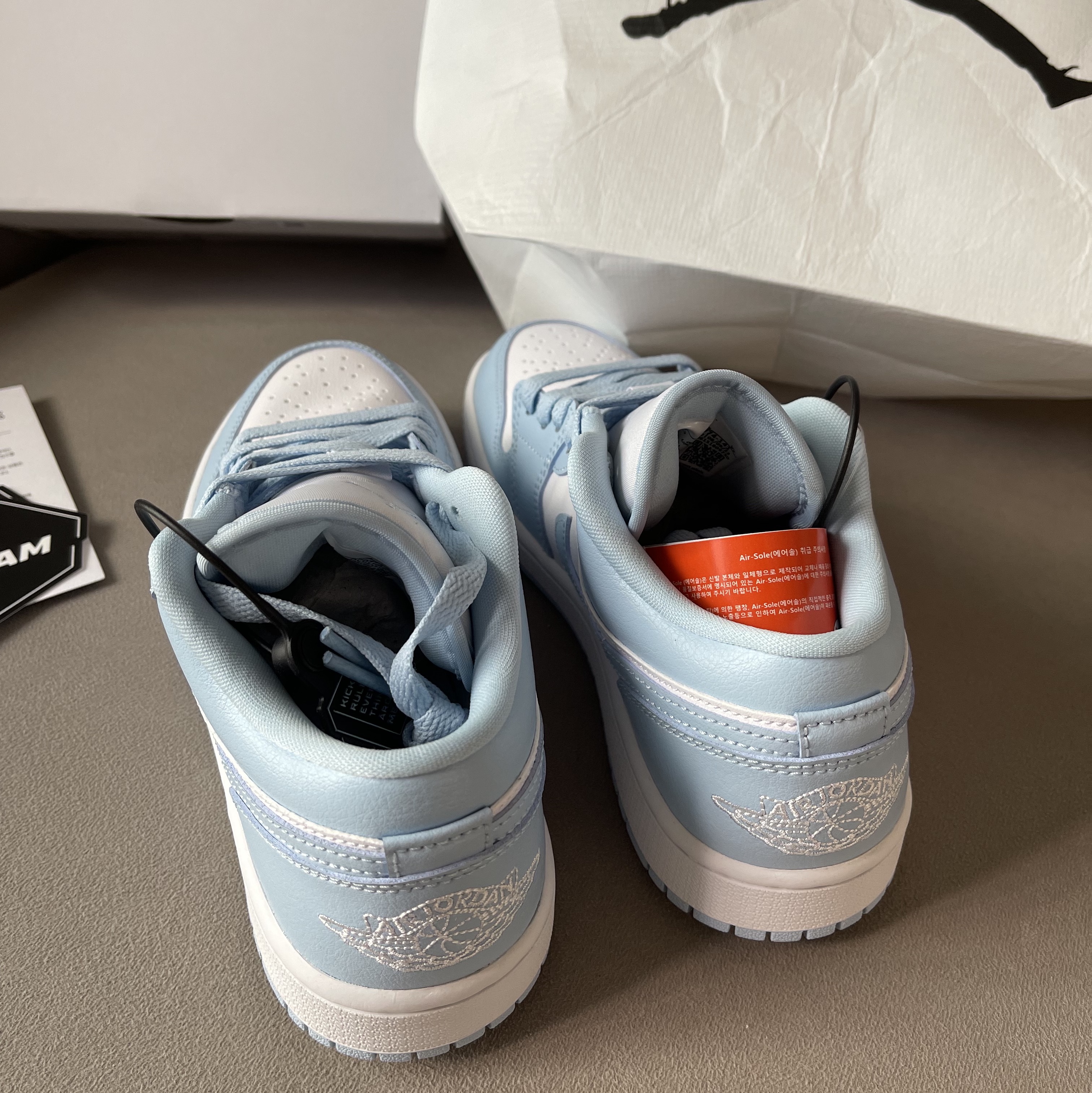 (W) Jordan 1 Low White Ice Blue 착용 스타일 - 4