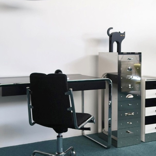 [KREAM 단독] Tecta S43-2 Cabinet Silver, Tecta Cat Black 착용 스타일 - 1