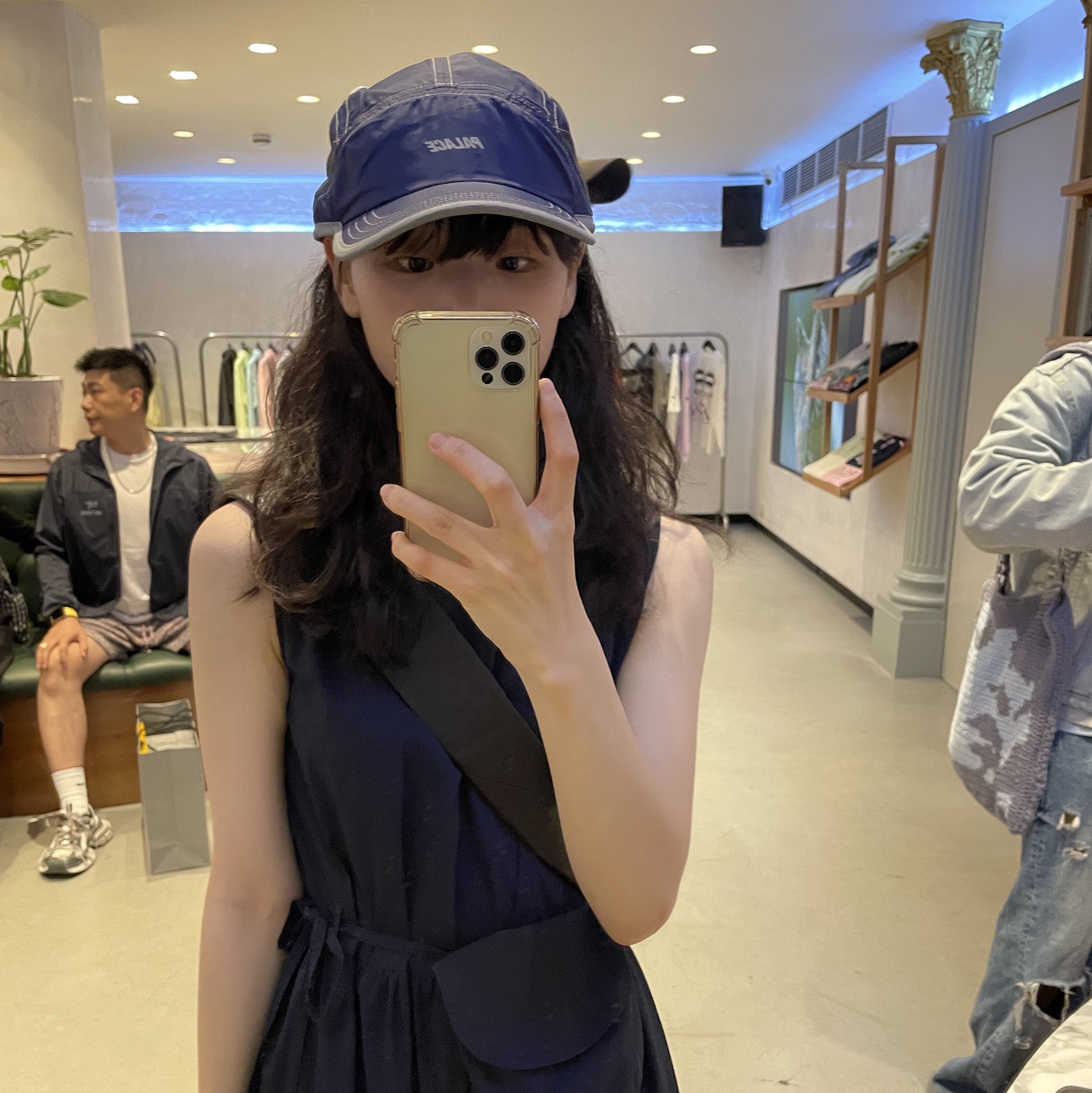 Palace Reflecto Runner Navy Black - 23SS 착용 스타일 - 2