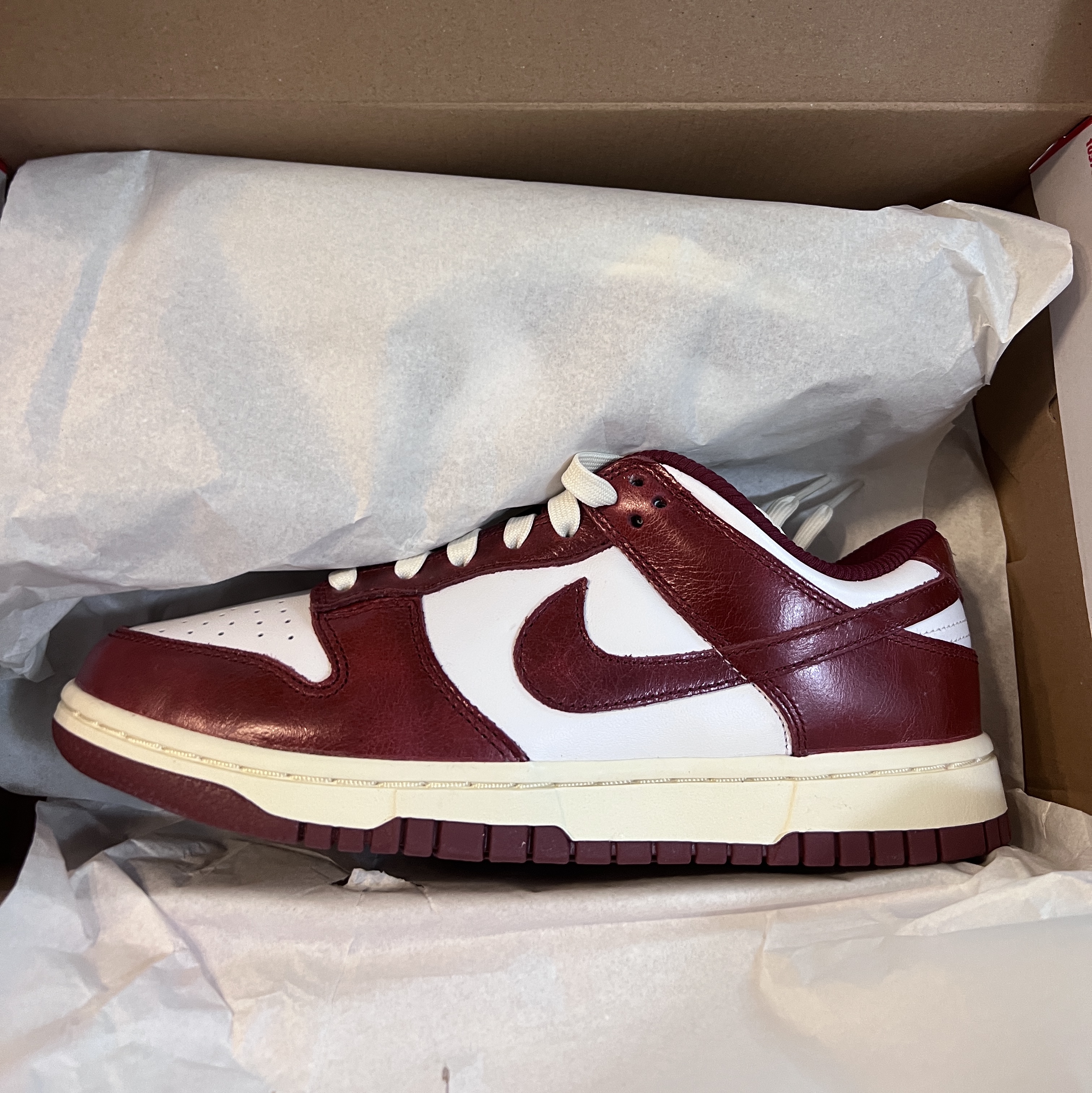 (W) Nike Dunk Low Retro PRM Team Red and White 착용 스타일