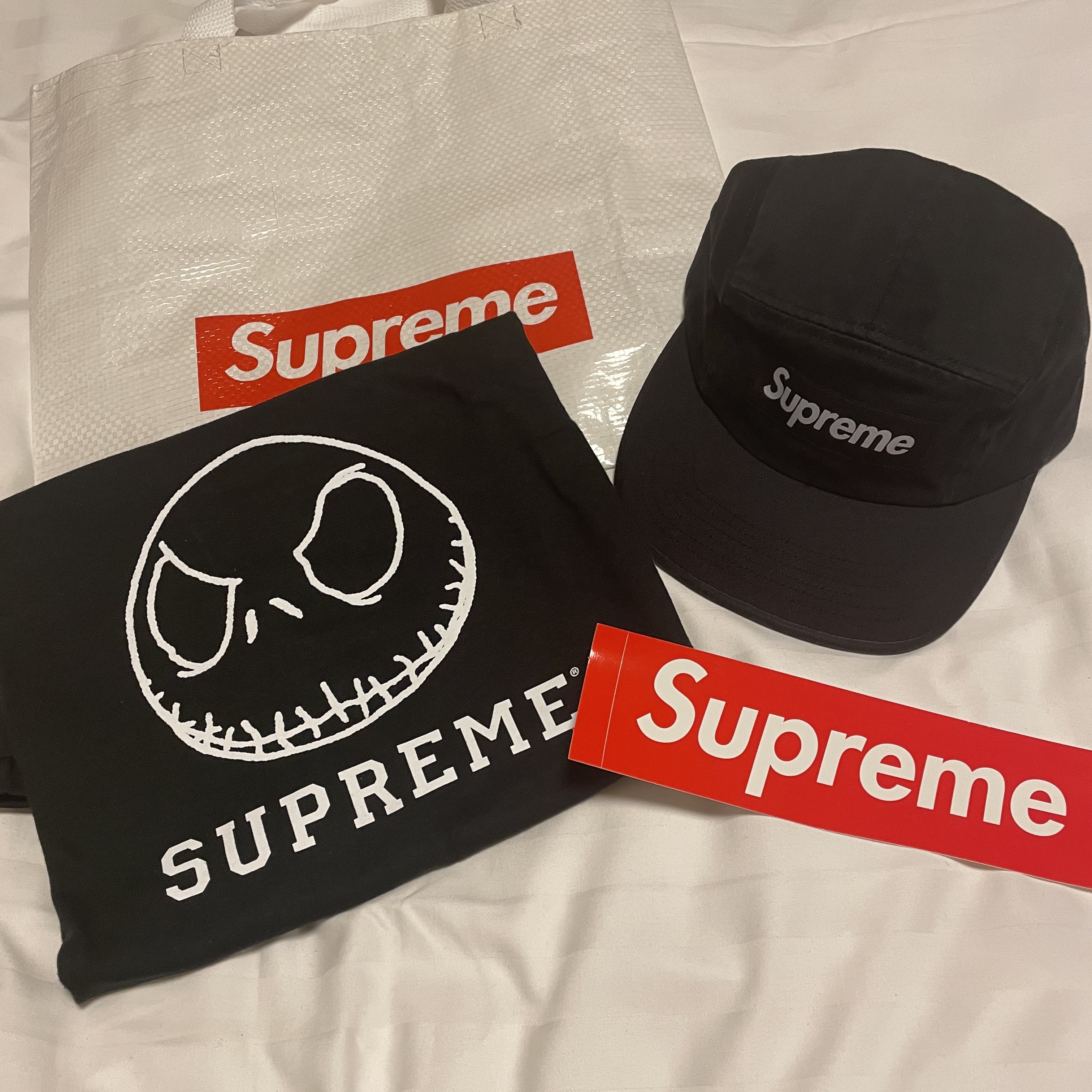 Supreme Washed Chino Twill Camp Cap Black, Supreme Skeleton T-Shirt Black - 23FW 착용 스타일
