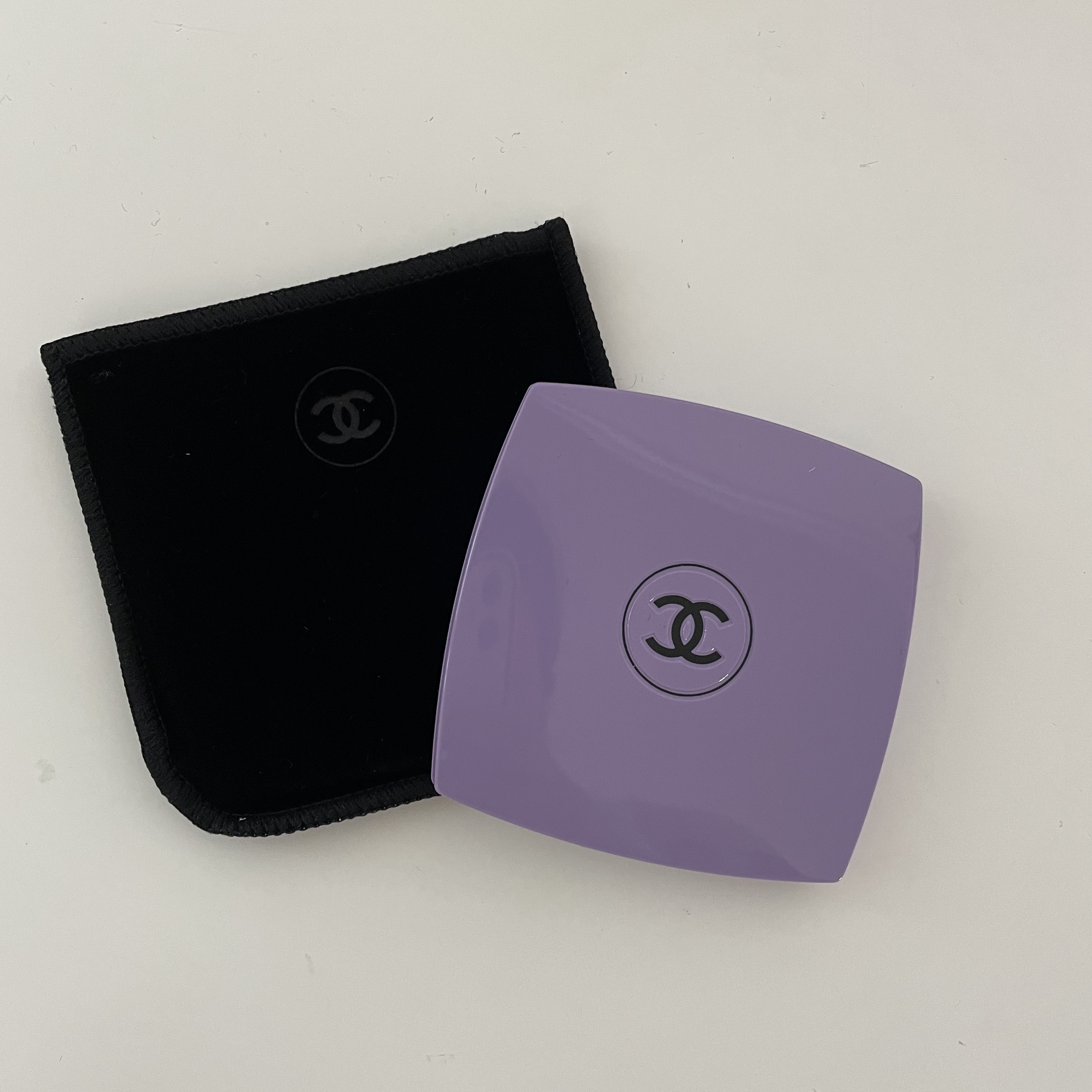 Chanel Codes Couleur Limited Edition Miroir Double Facettes 135 Immortelle 착용 스타일