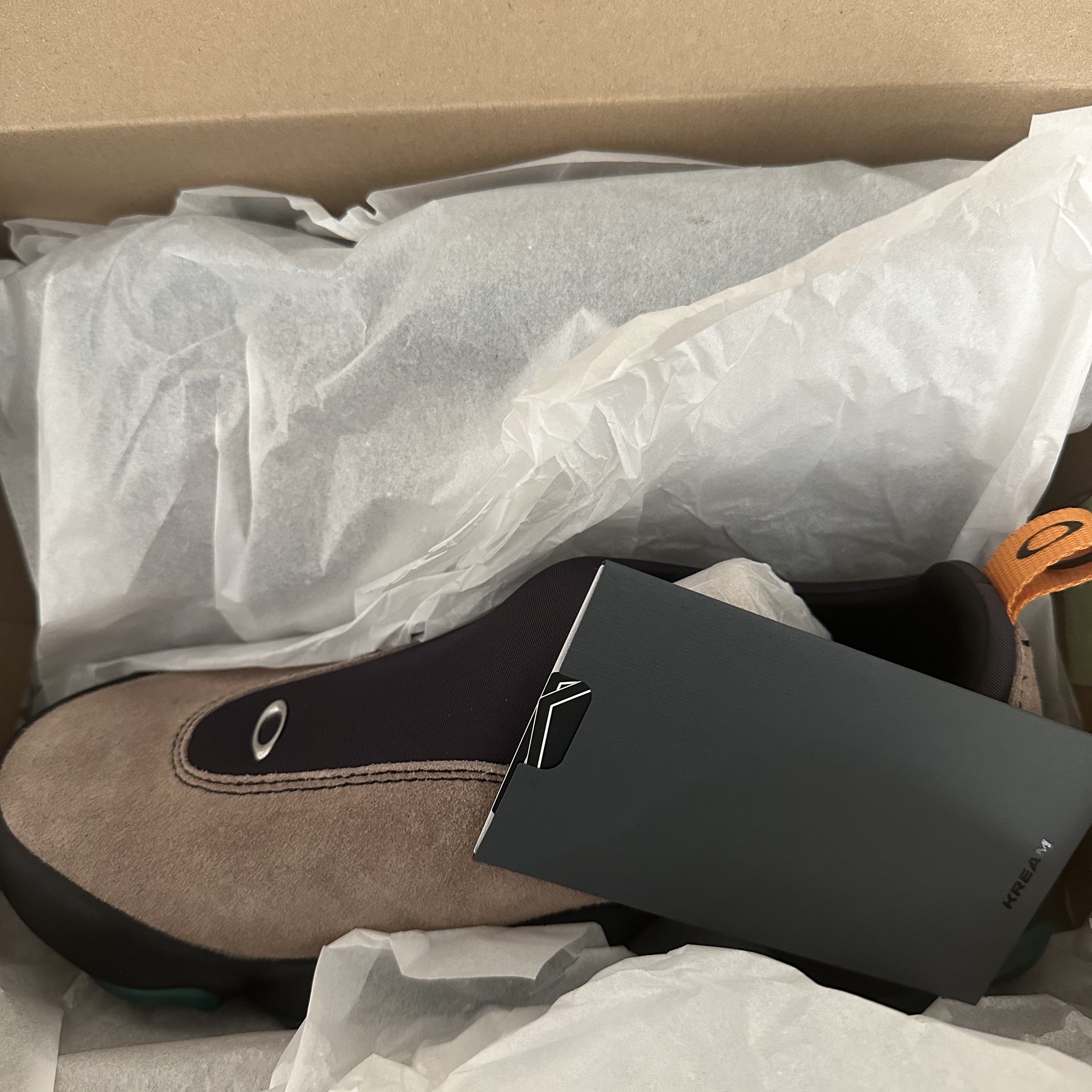 Oakley Factory Team x Brain Dead Suede Flesh Taupe 착용 스타일