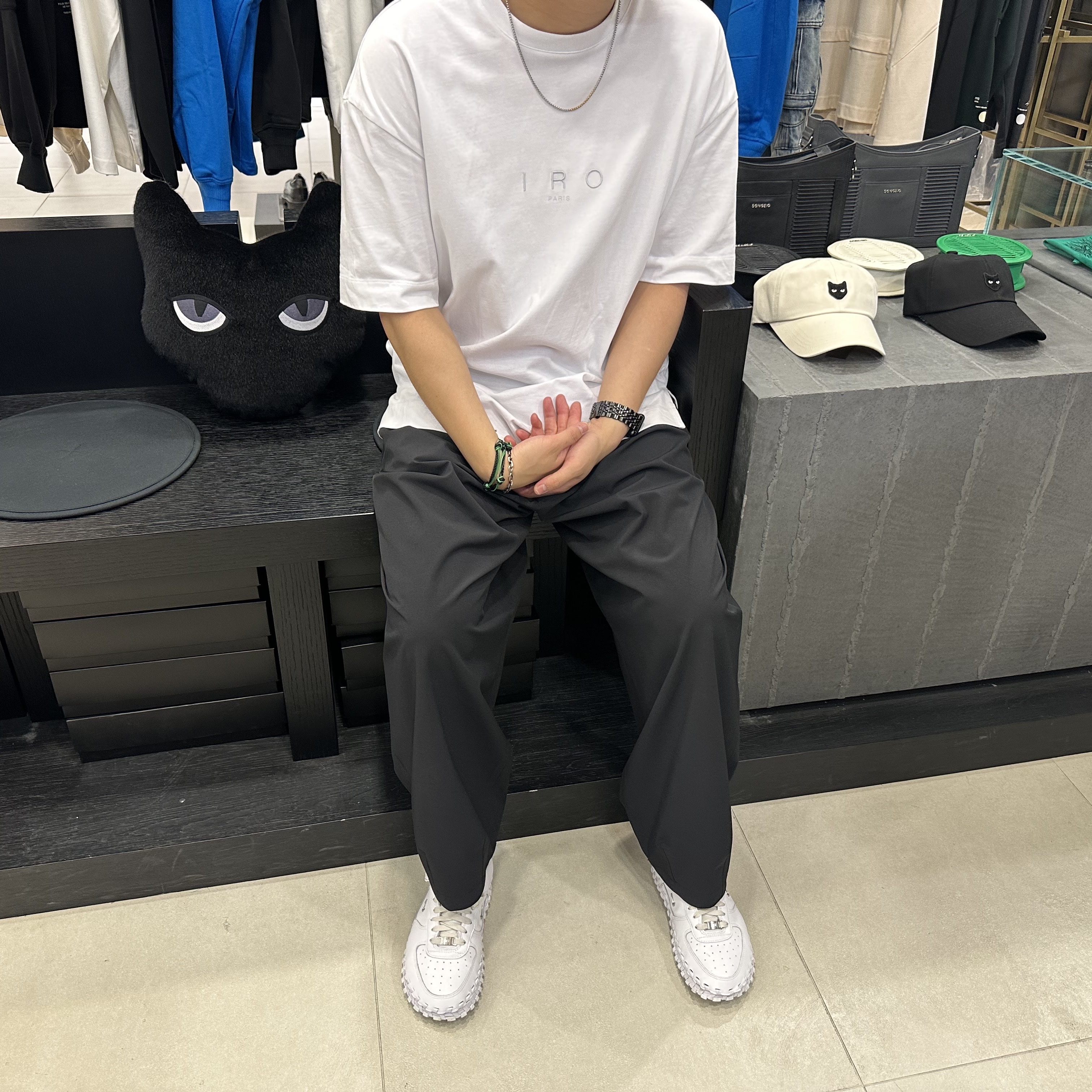 Nike x Jacquemus J Force 1 Low LX SP White 착용 스타일 - 1