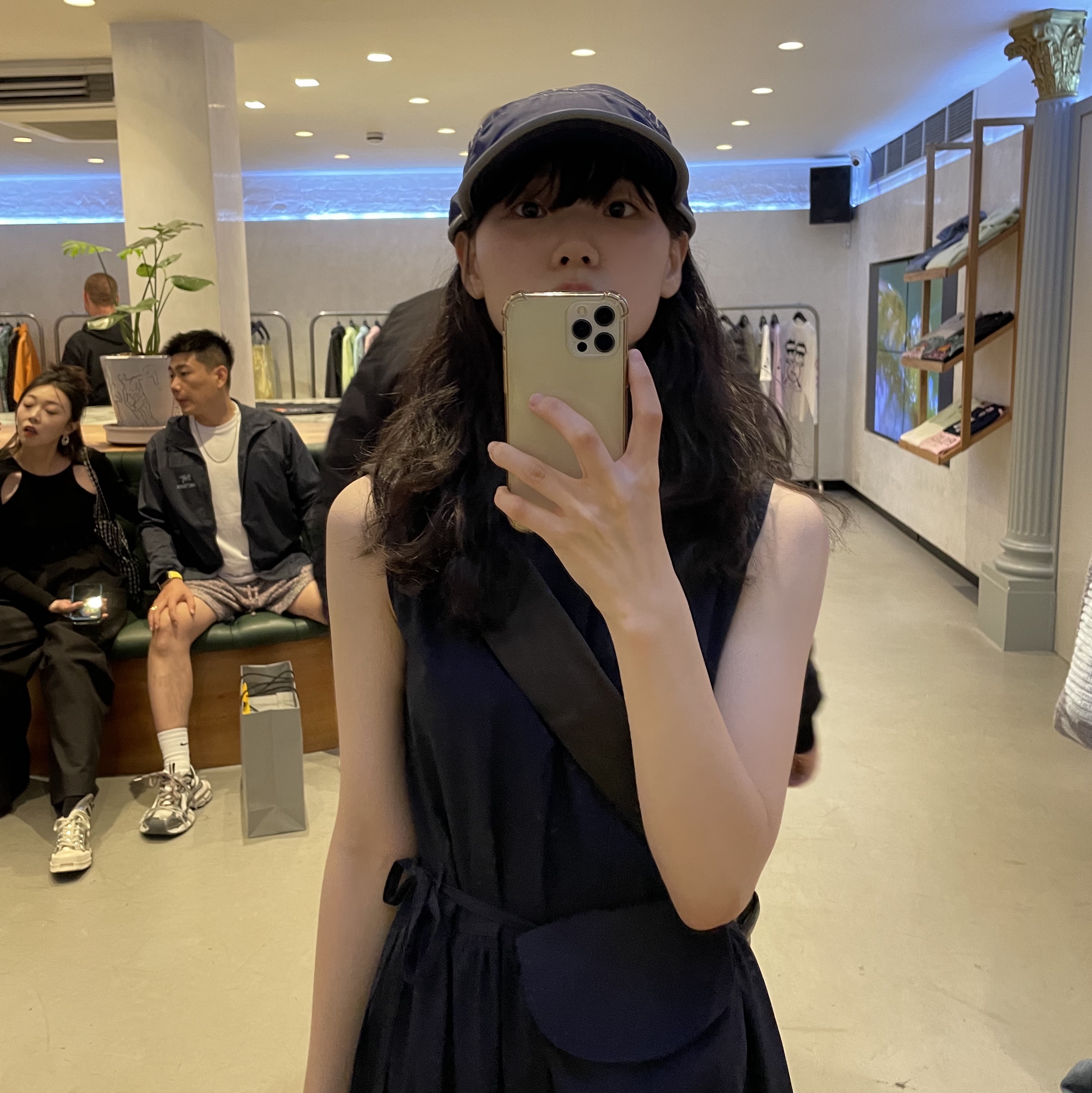 Palace Reflecto Runner Navy Black - 23SS 착용 스타일 - 1