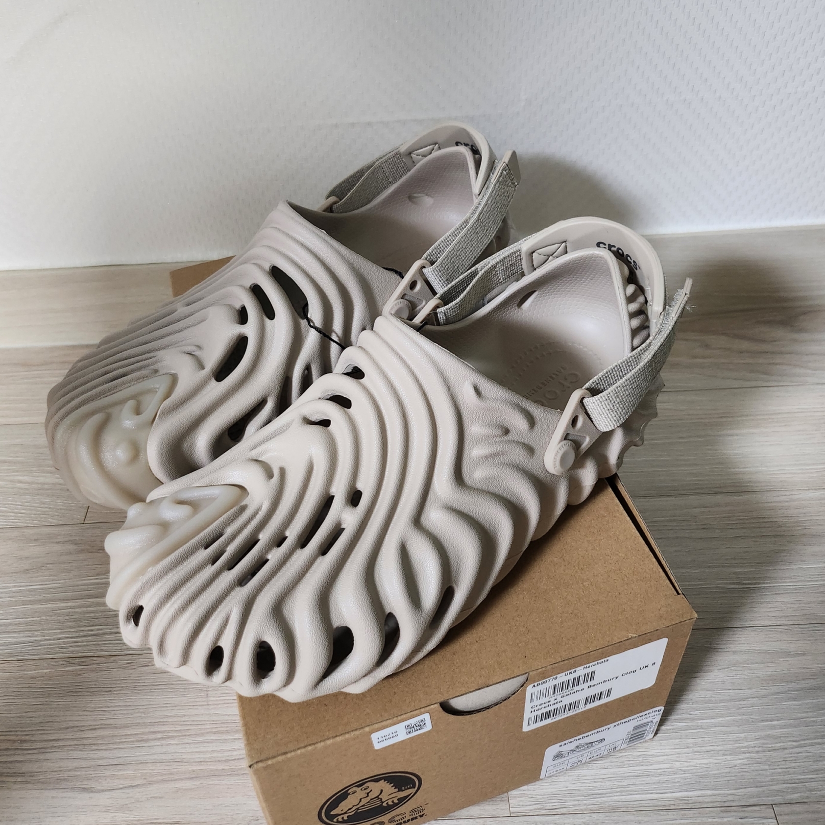 Crocs x Salehe Bembury Pollex Clog Horchata 착용 스타일