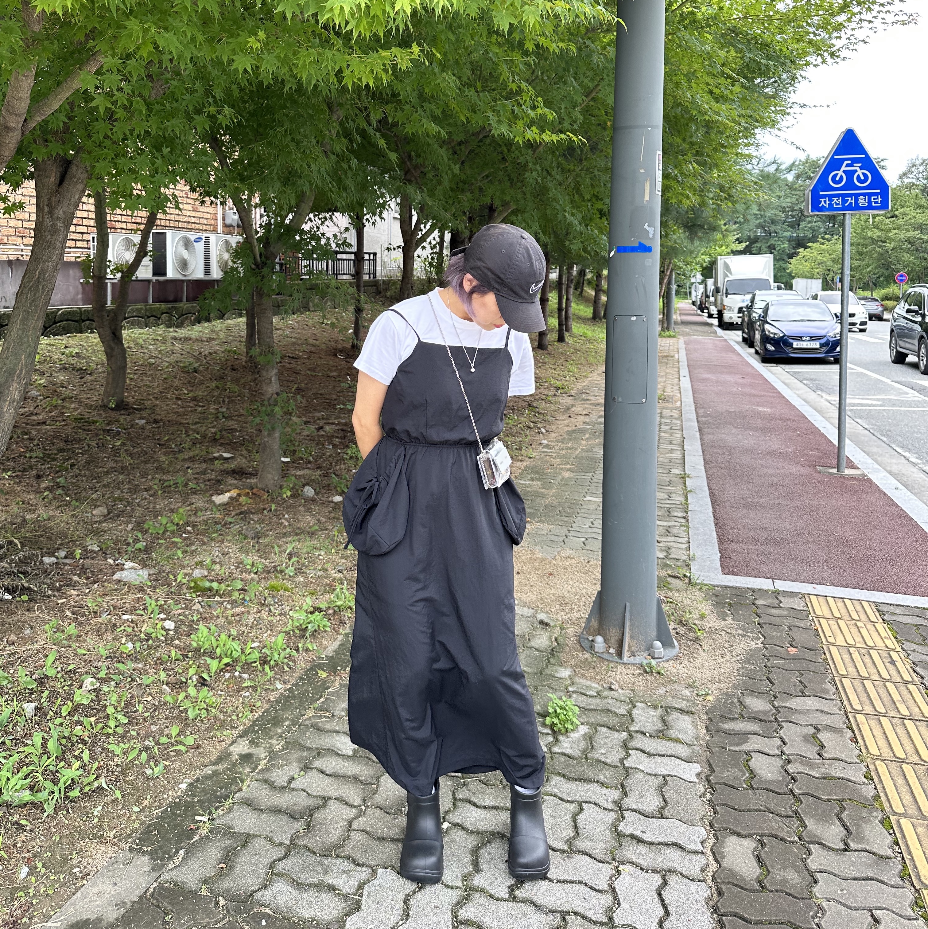 (W) Rockfishweatherwear Hayden Boots Black, Matin Kim Accordion Jelly Mini Bag Clear 착용 스타일 - 3