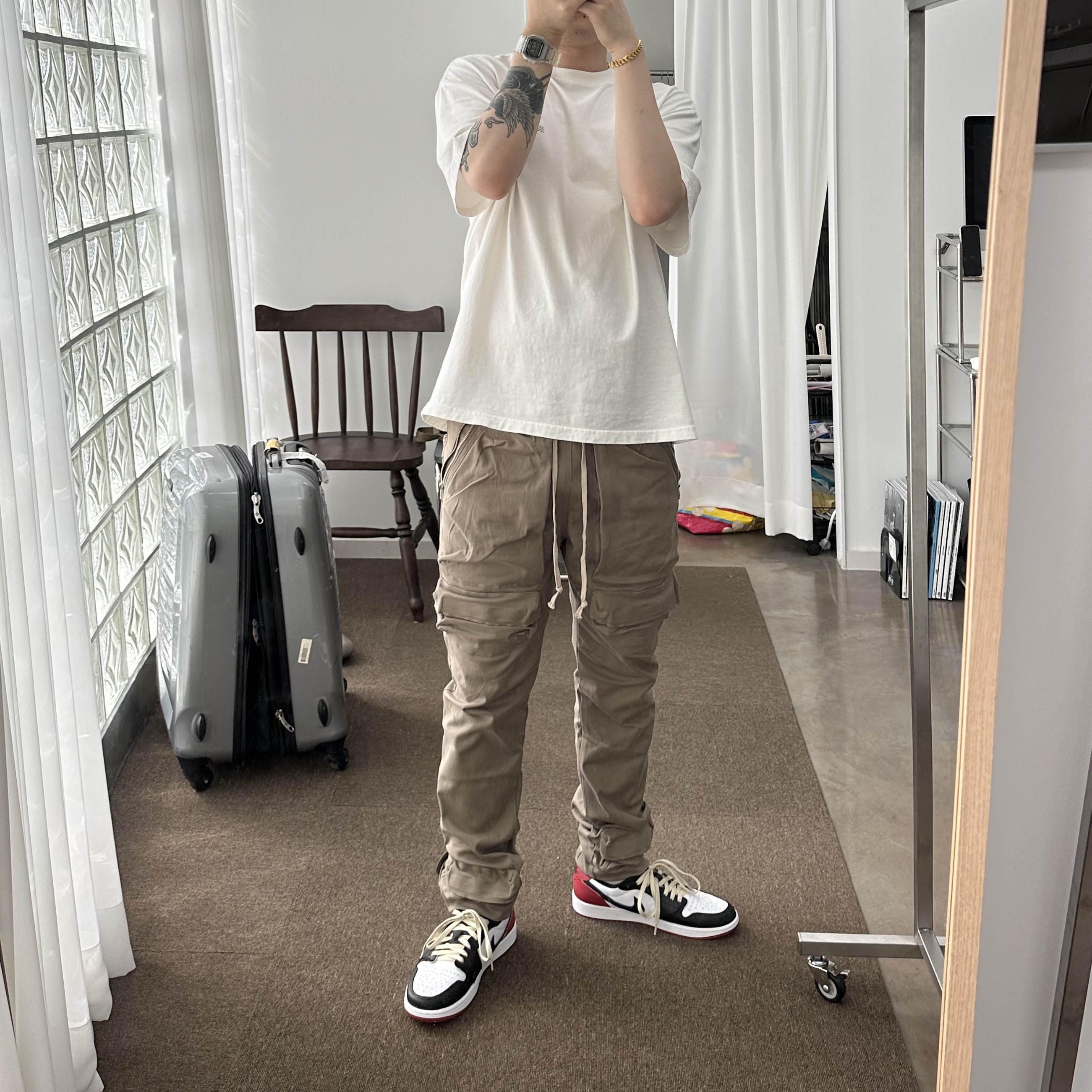 Grailz Flight Pocket Pants Tan, Jordan 1 Retro Low OG Black Toe 착용 스타일