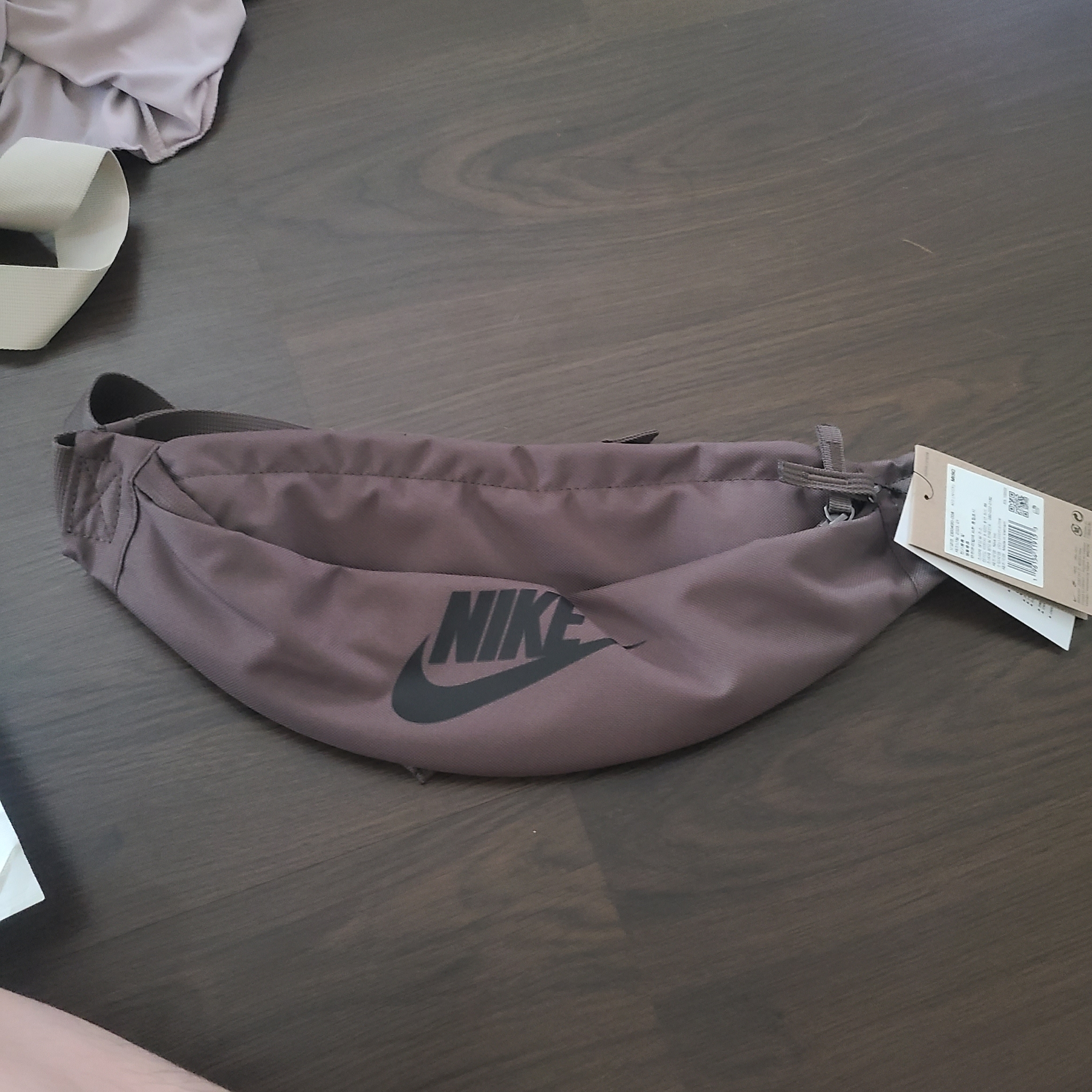 Nike Heritage Waistpack Ironstone 착용 스타일
