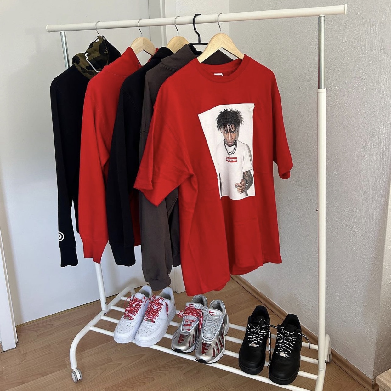 Supreme NBA Youngboy T-Shirt Red - 23FW 착용 스타일