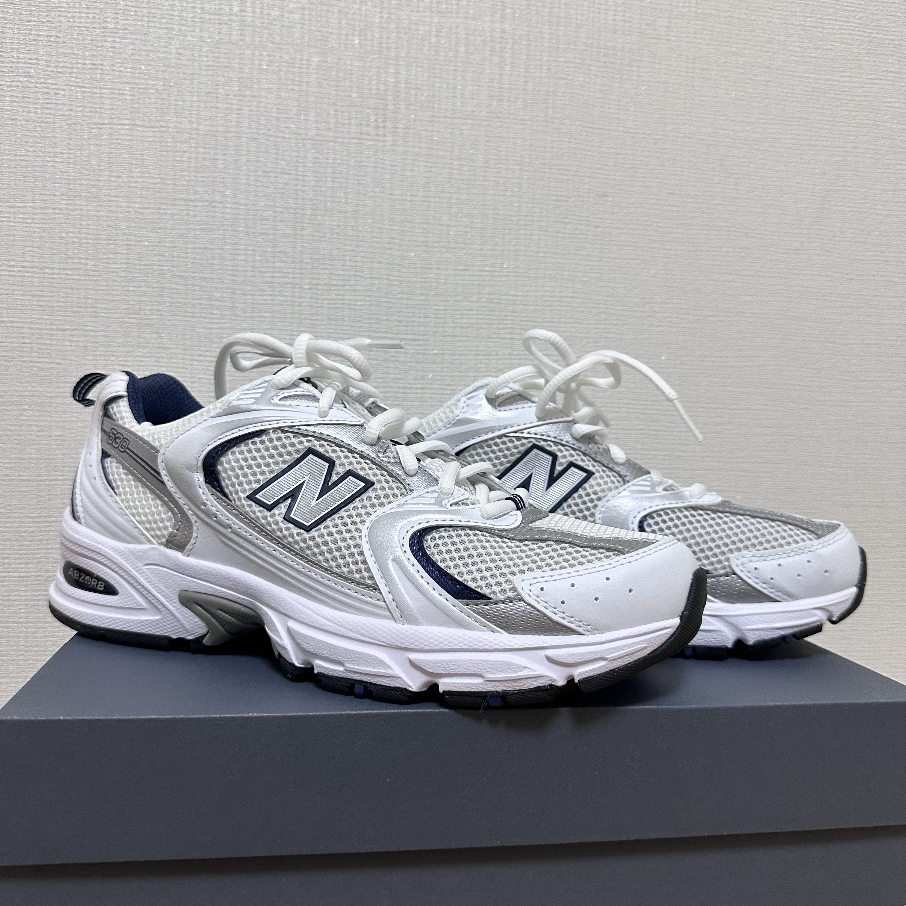 New Balance 530 White 착용 스타일