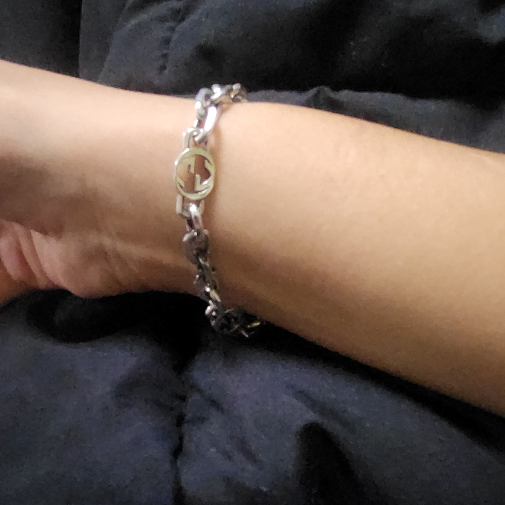 Gucci Interlocking G Bracelet Silver 착용 스타일