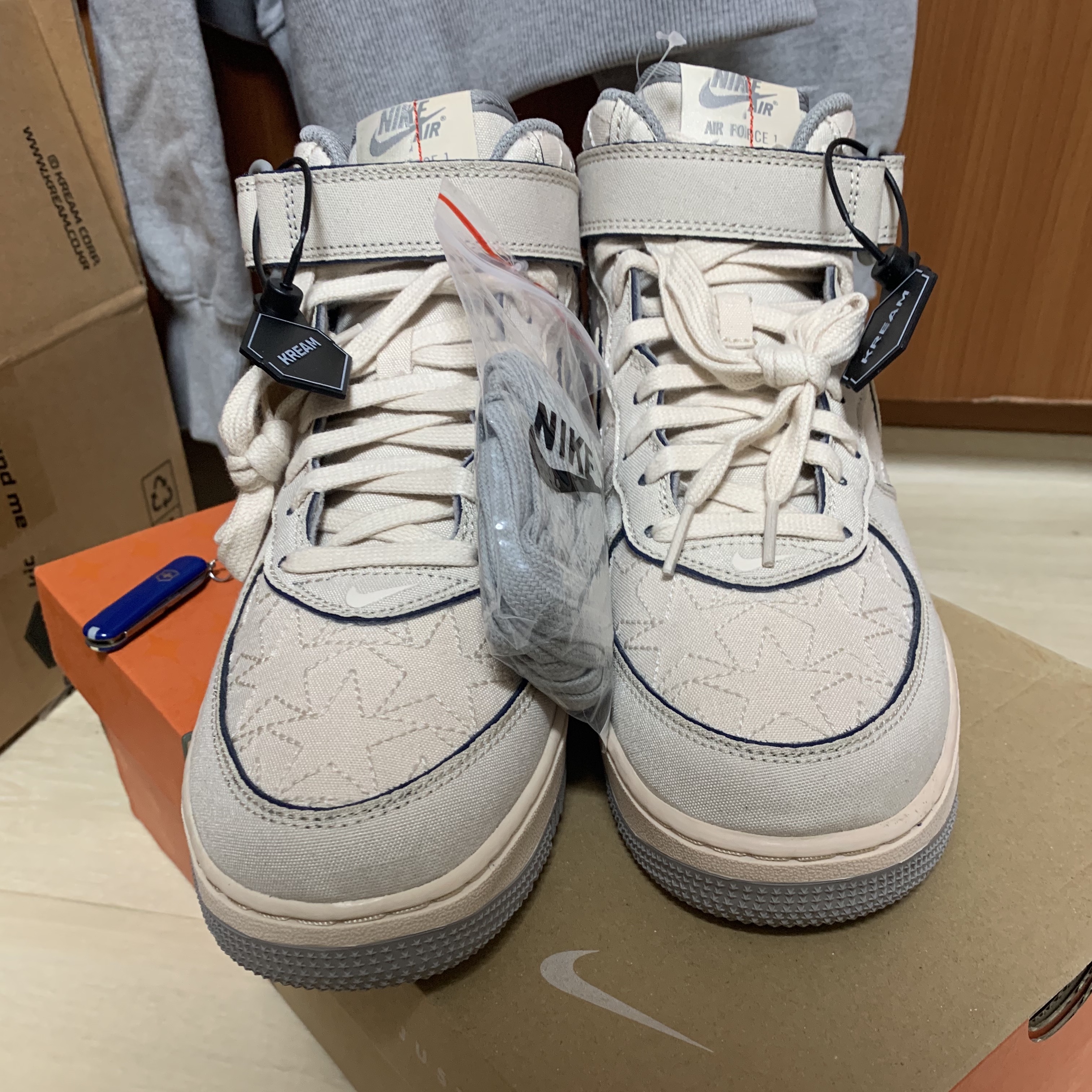 Nike Air Force 1 Mid '07 Pearl White 착용 스타일 - 1