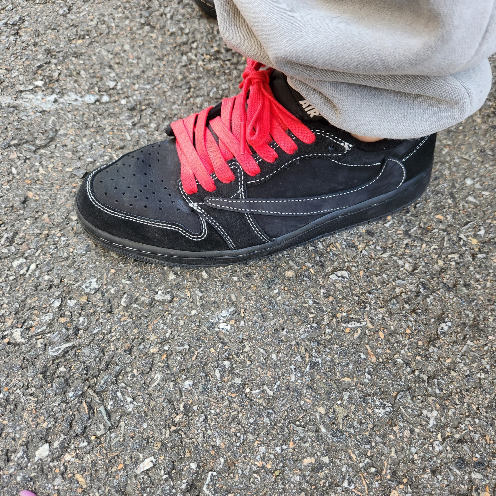Jordan 1 x Travis Scott Retro Low OG SP Black Phantom 착용 스타일