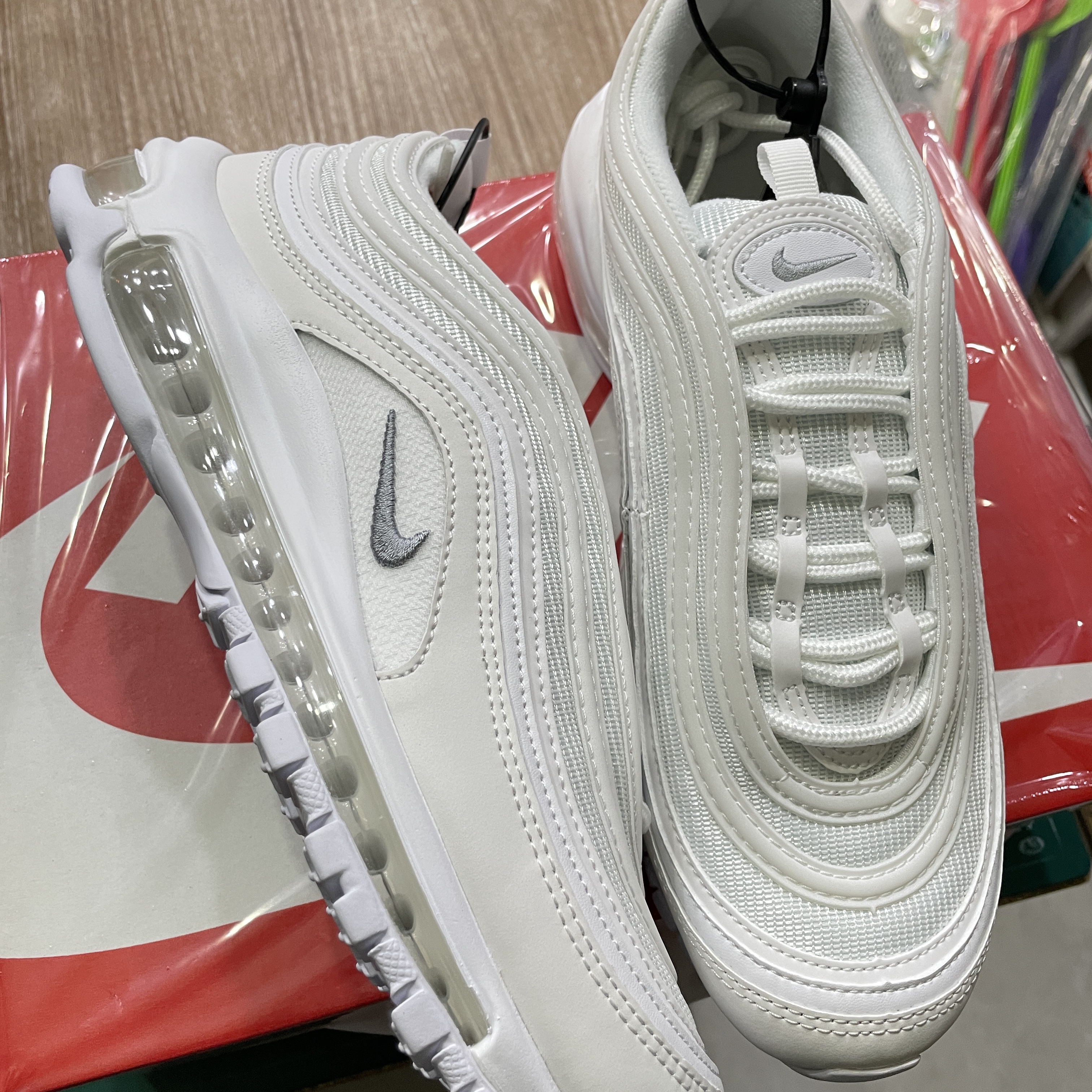 Nike Air Max 97 Triple White Wolf Grey 착용 스타일 - 3
