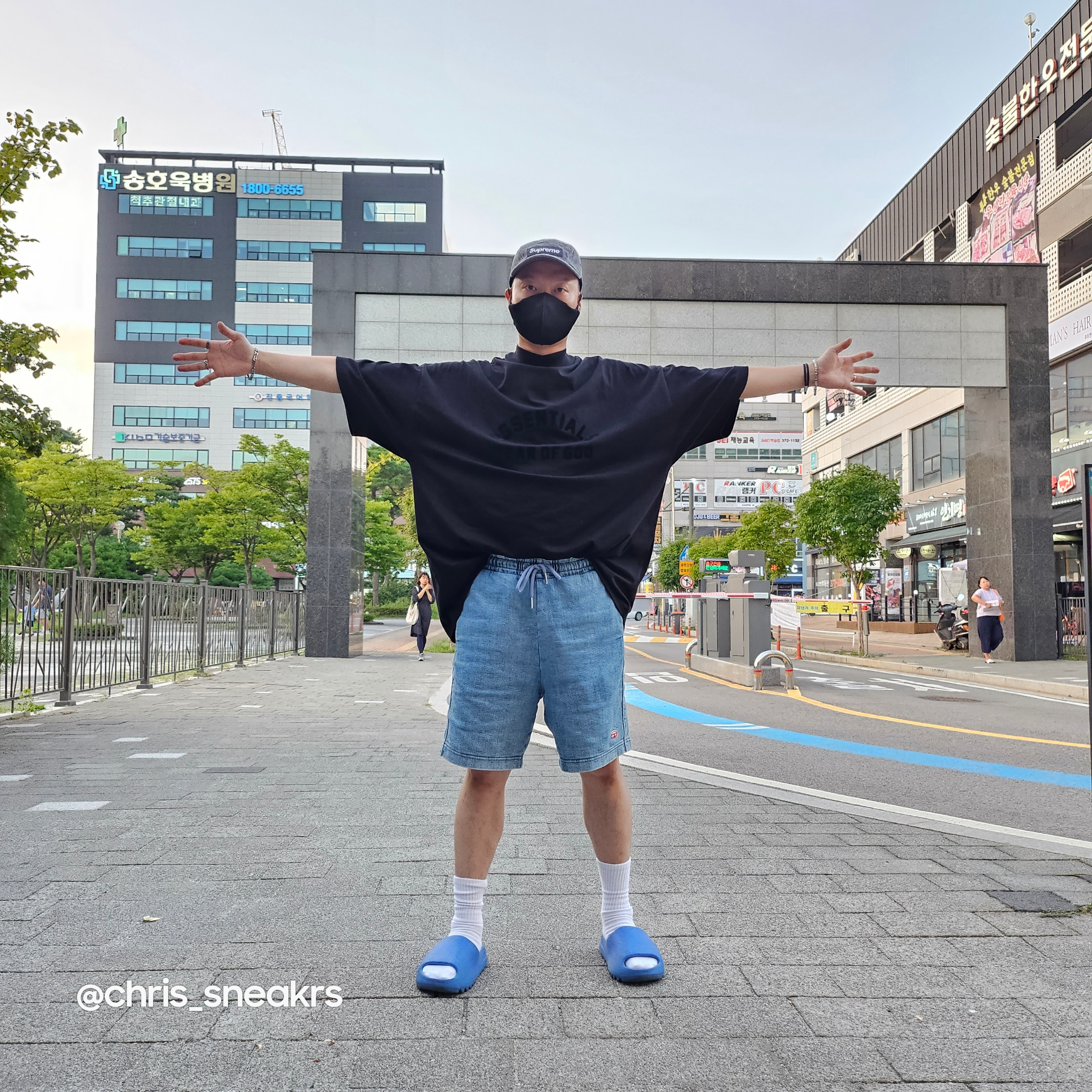 Essentials The Black Collection T-Shirt Black - 23SS, Supreme Denim Camp Cap Washed Black - 22FW 착용 스타일 - 4
